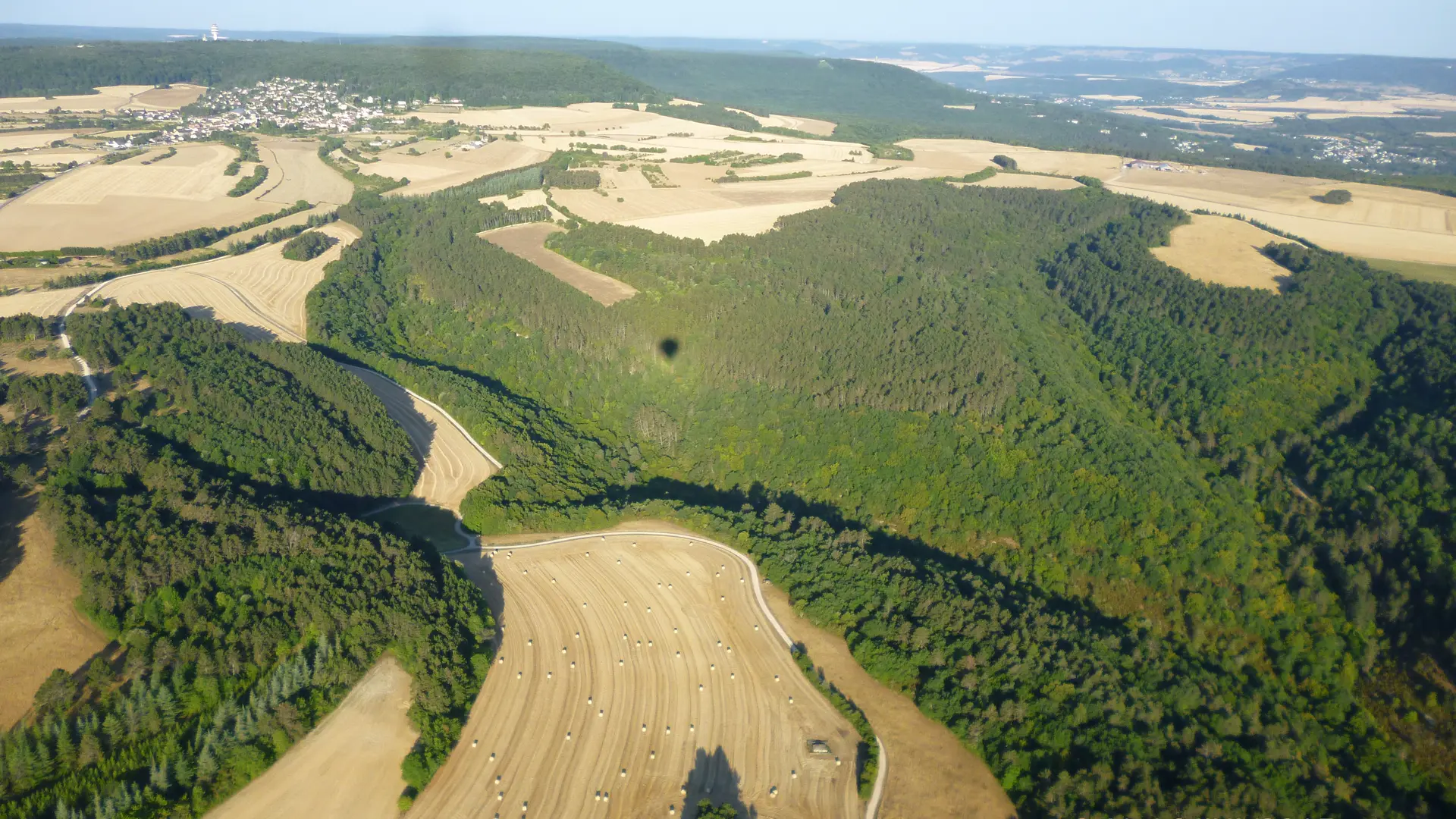 Au loin Corcelles-les-Monts