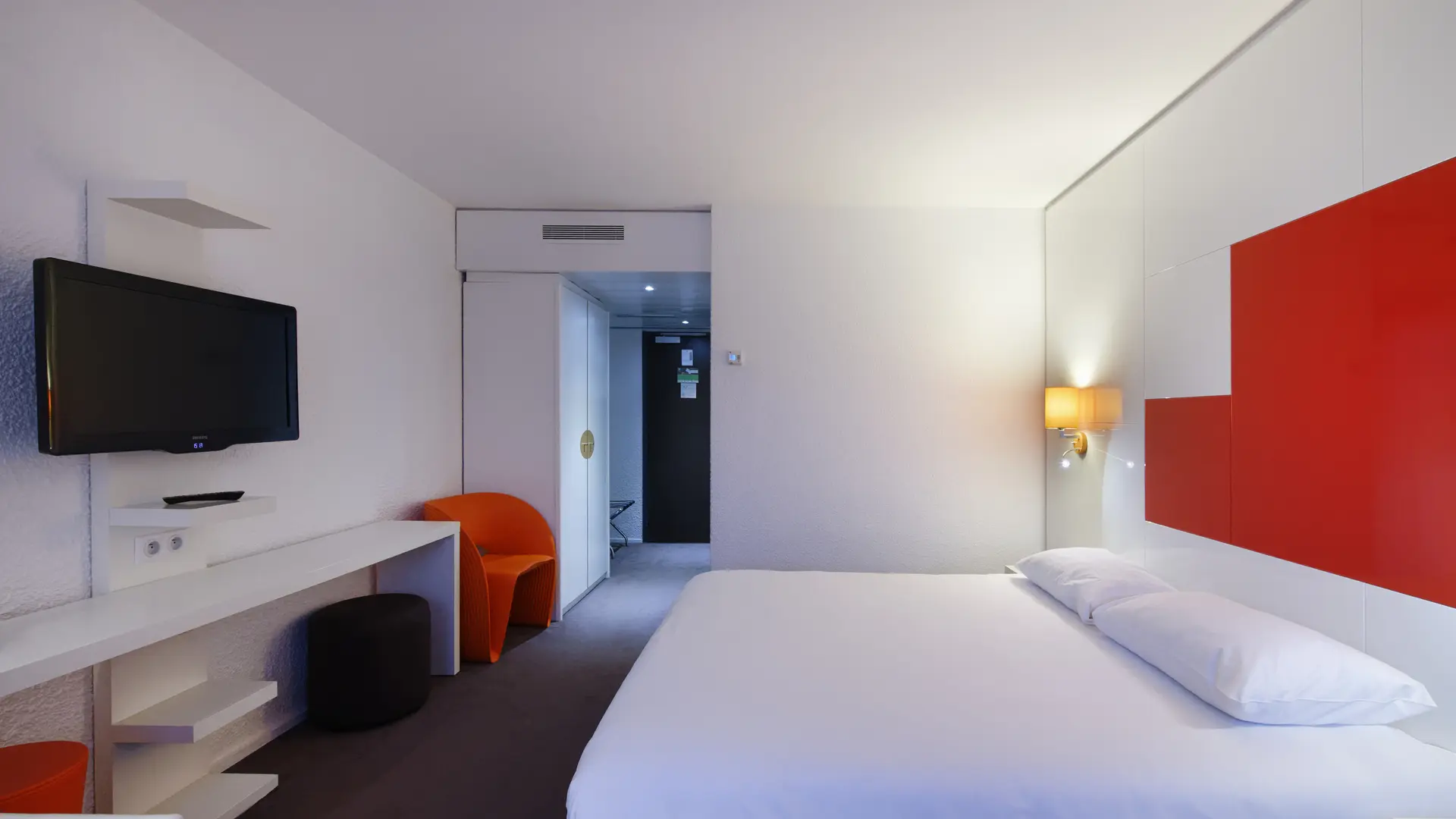 chambre classique grand lit