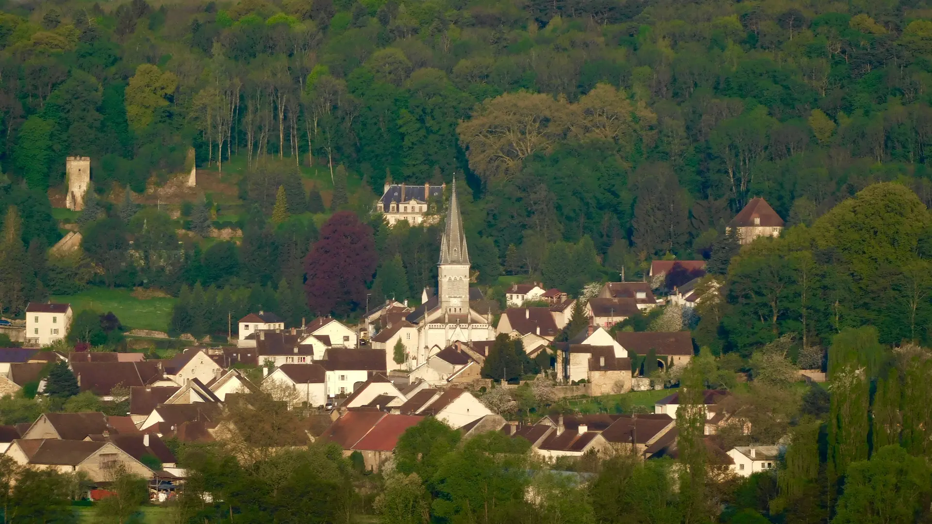 Colombier village avec Eglise au centre de l'image
