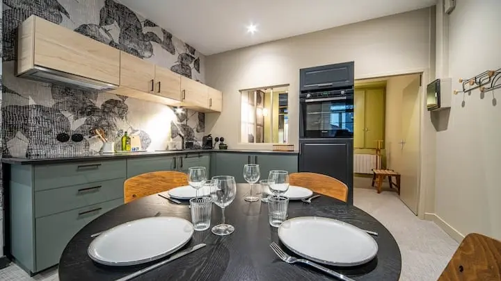 Chalon - L'Emeraude - Coin cuisine et repas (1)