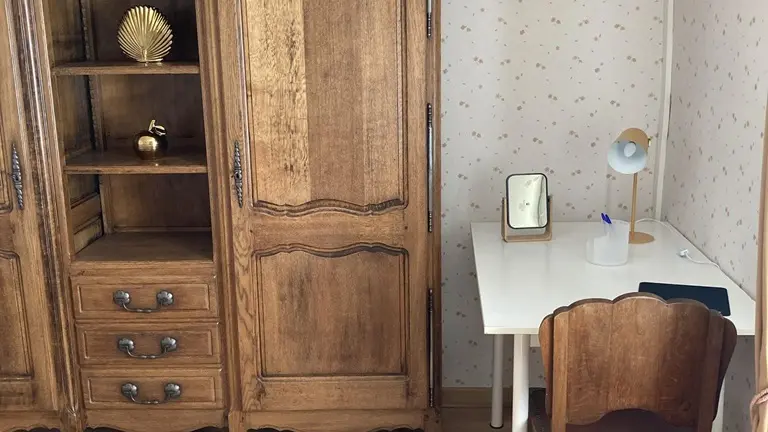 Chambre 2 coin travail