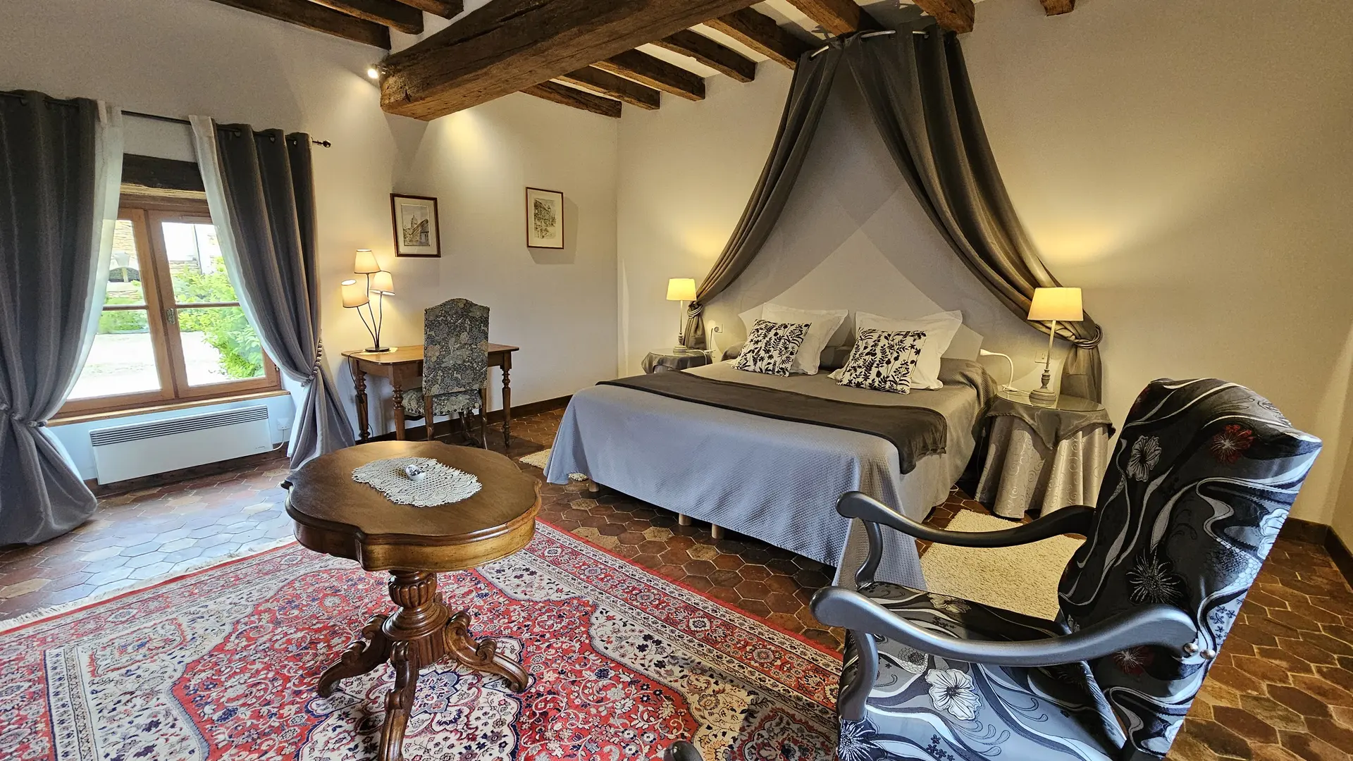 Chambre du rdc des Granges du Château de Ribourdin à Auxerre
