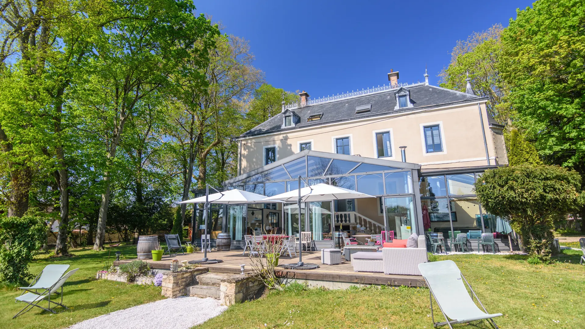 CHATEAU DE LA VILLENEUVE 71380 ARRIERE DU CHATEAU