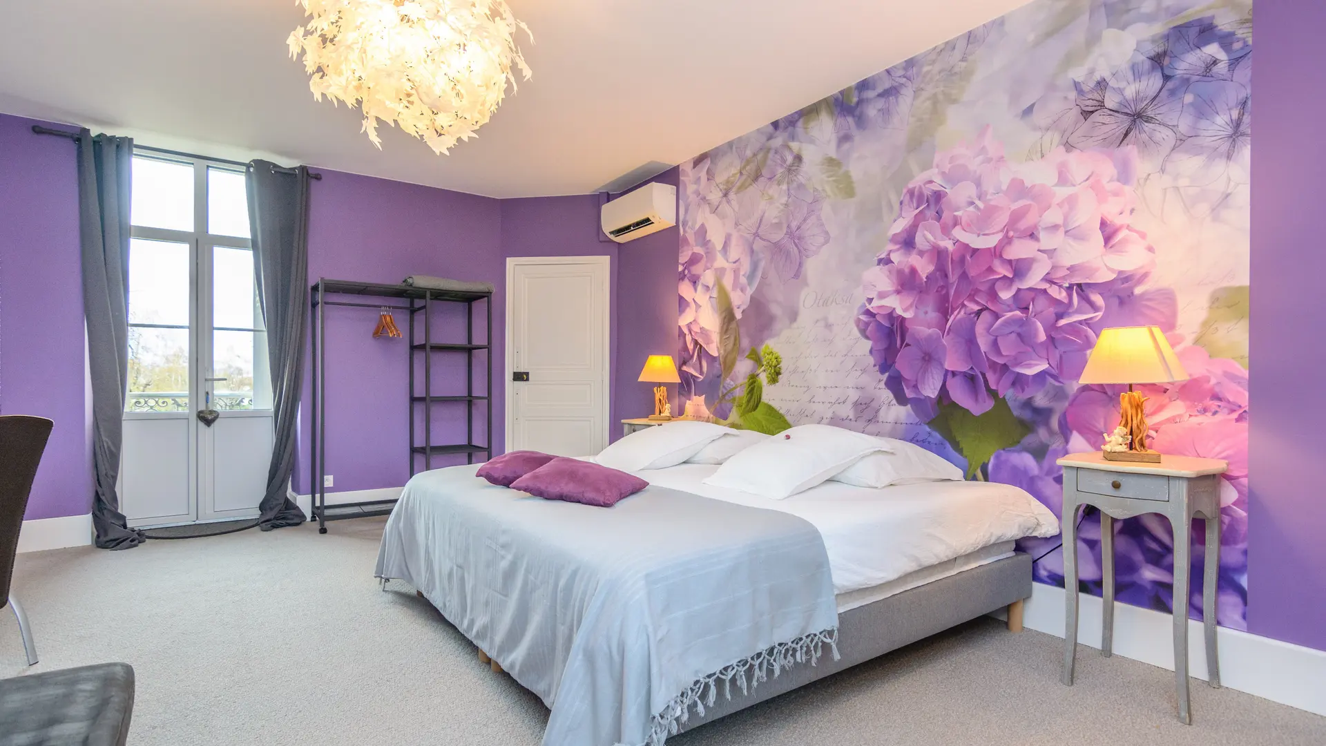 CHATEAU DE LA VILLENEUVE 71380 SUITE HORTENSIAS