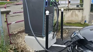 Borne Chargeguru Gray 3
