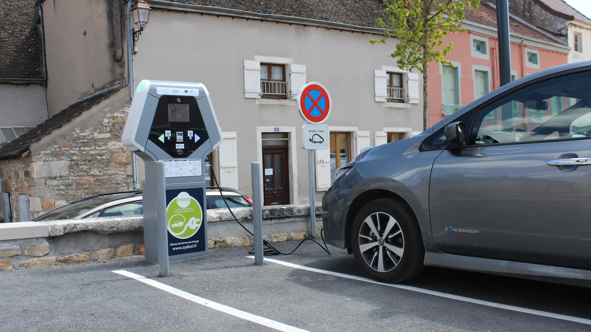 Borne_Recharge_Vehicule_Electrique©SYDESL