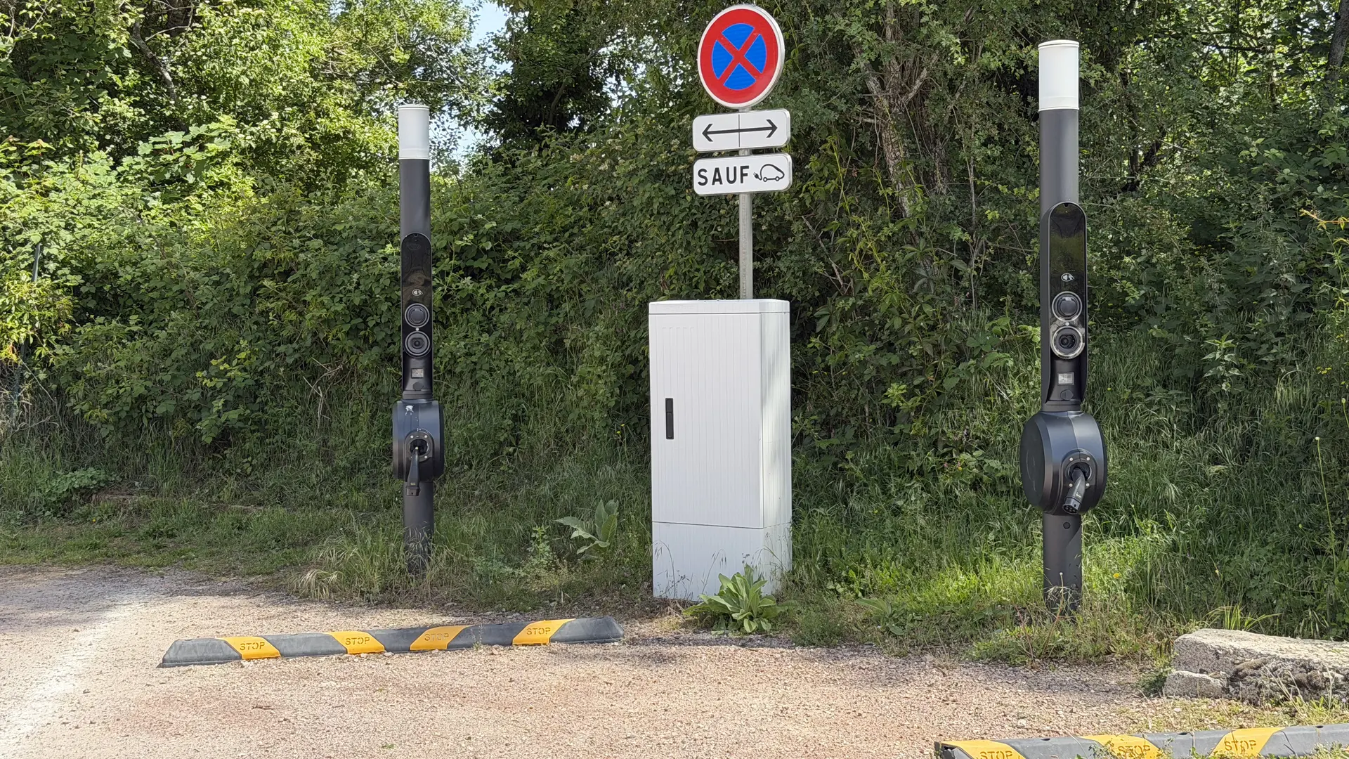 Borne de recharge VE Le Creusot Parc des Combes