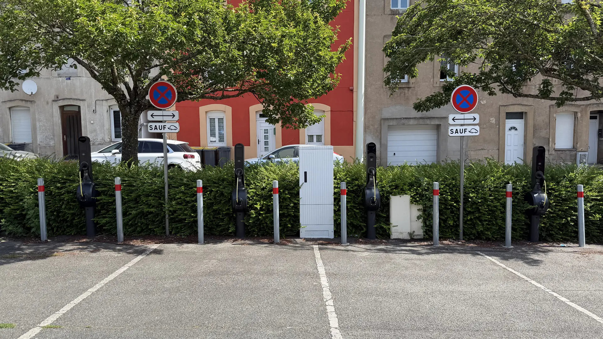 Borne de recharge VE Le Creusot parking Saint-Charles