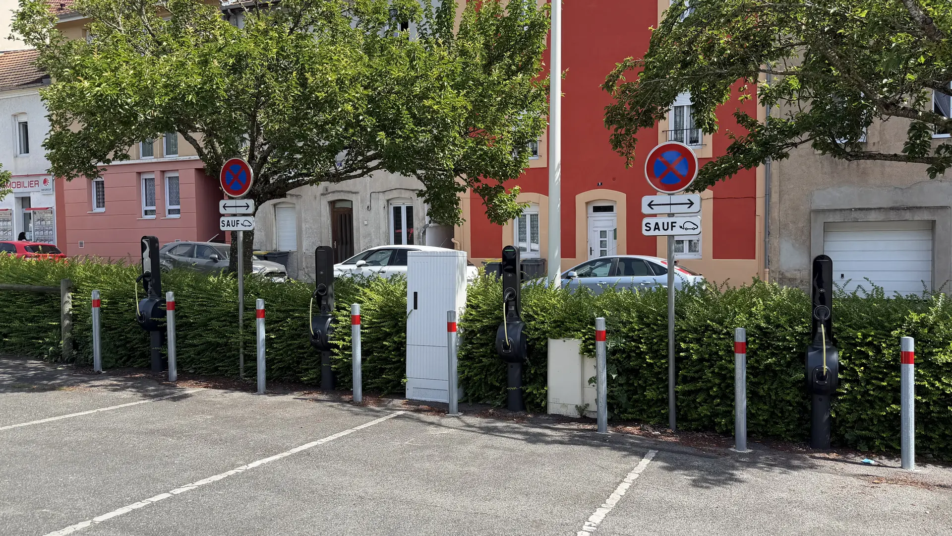 Borne de recharge VE Le Creusot parking Saint-Charles