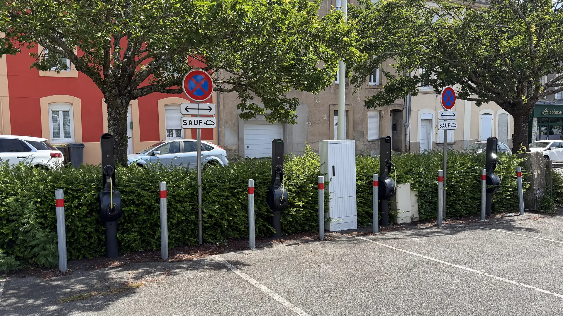 Borne de recharge VE Le Creusot parking Saint-Charles