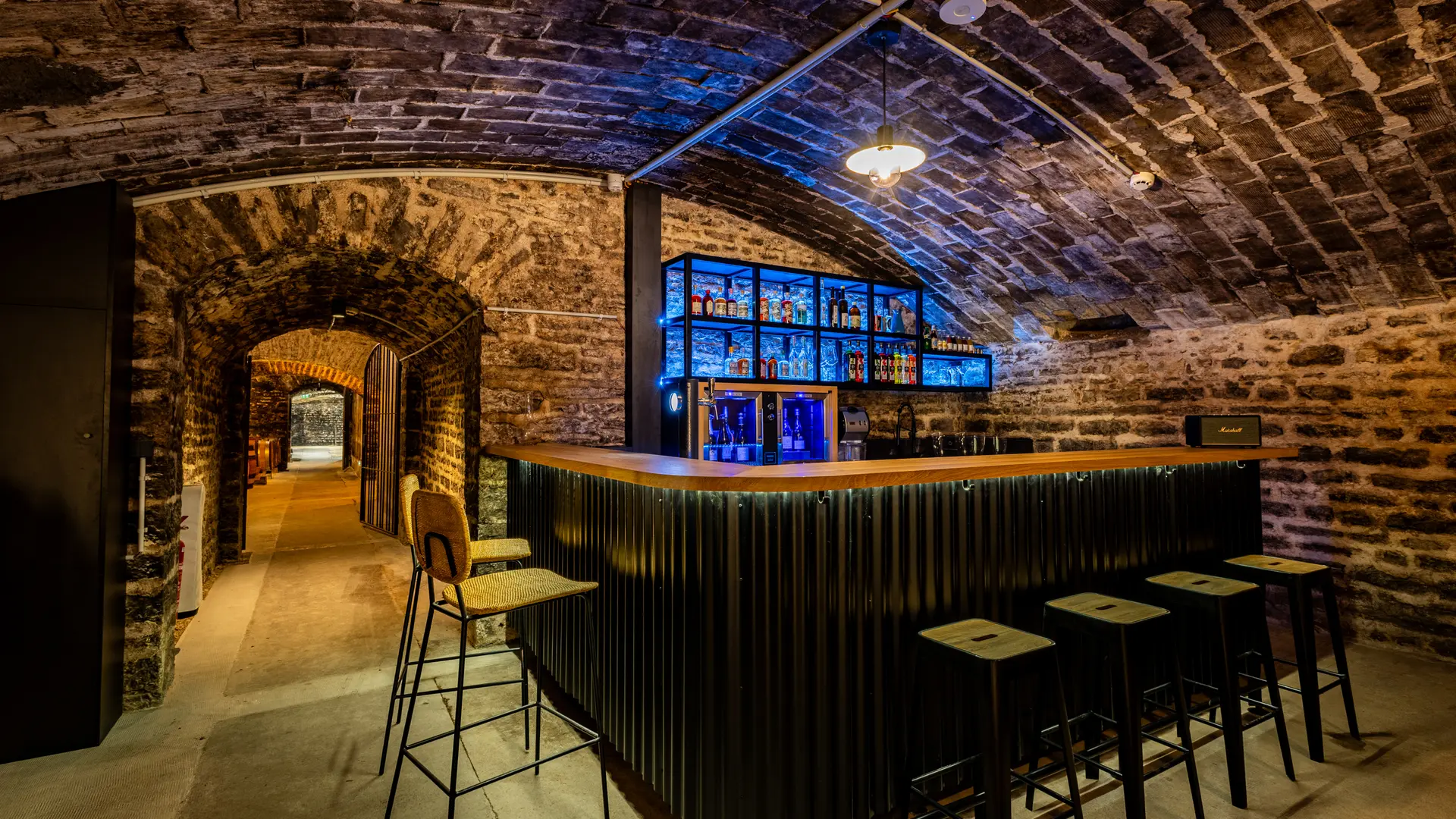 Bar 06