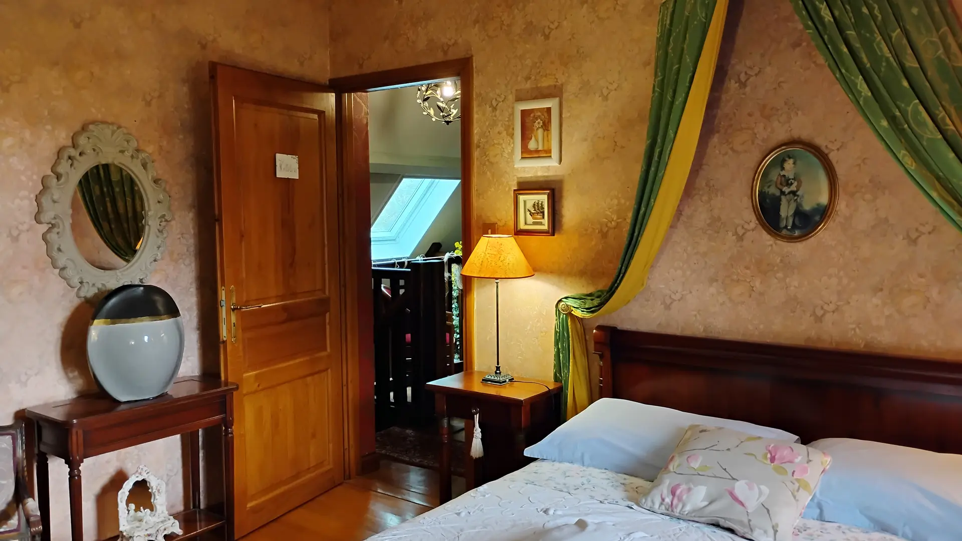 Gergy - Hébergement - La Renaudière - Chambre Hellebore (3)