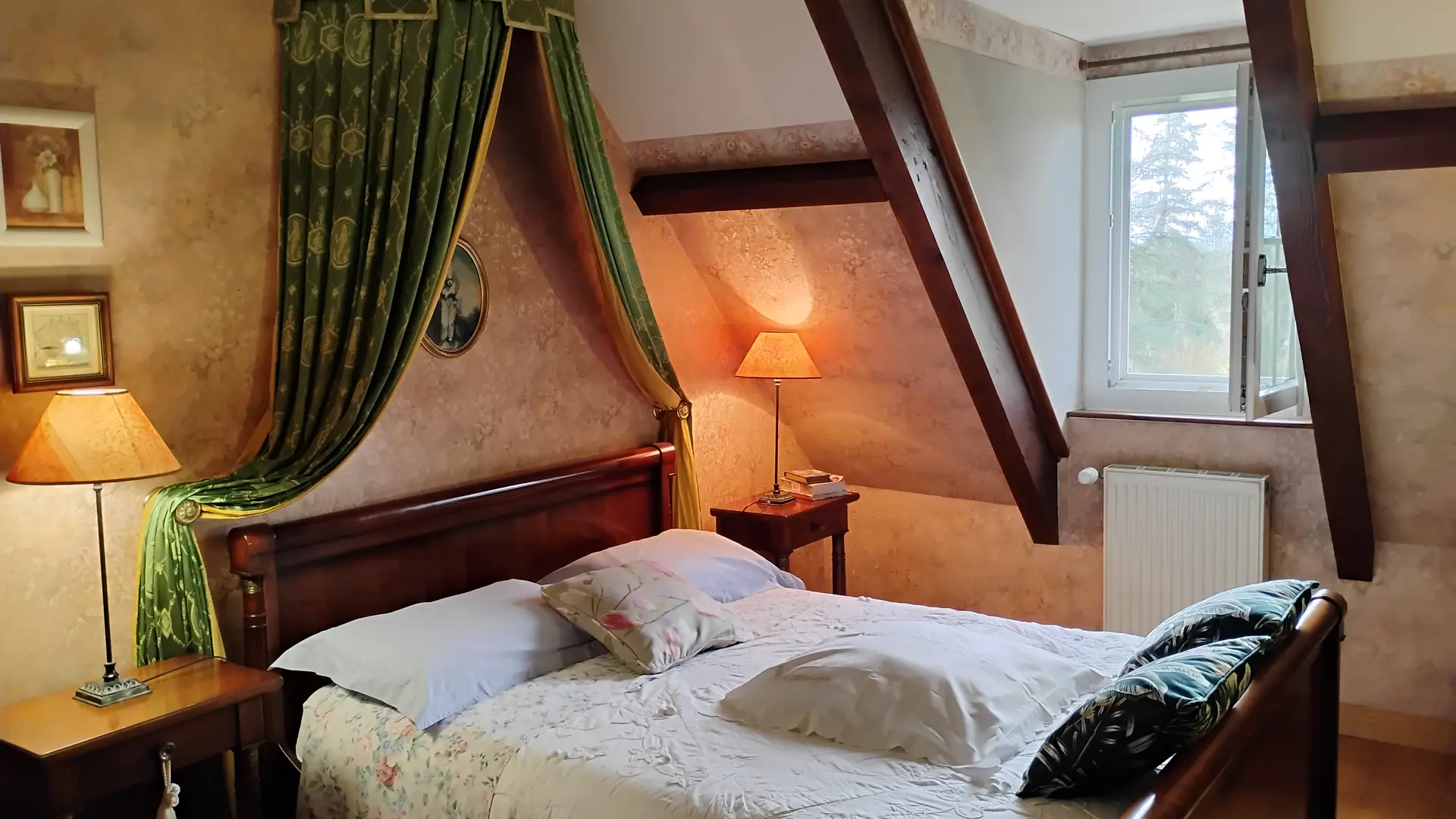 Gergy - Hébergement - La Renaudière - Chambre Hellebore (4)