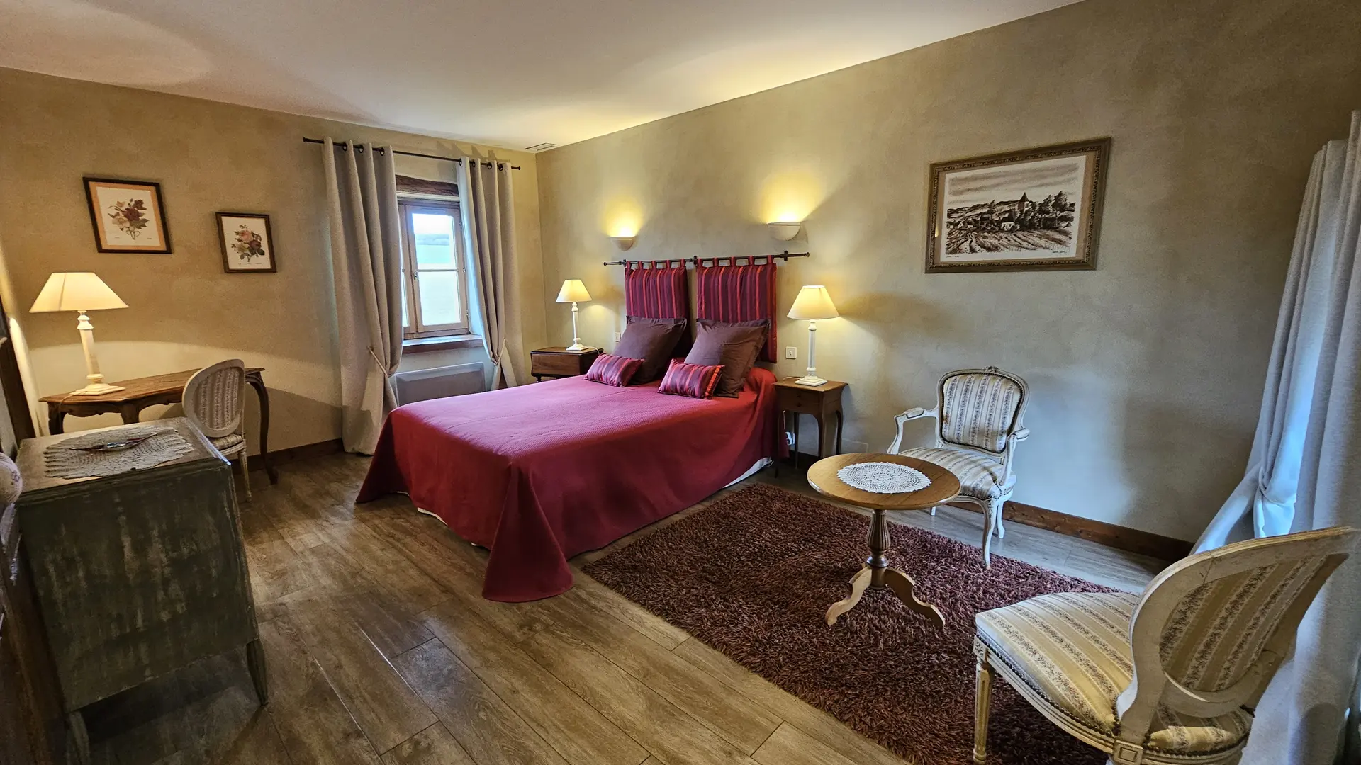 Grande chambre pour 2 ou 3 personnes aux Granges du Château de Ribourdin en Puisaye