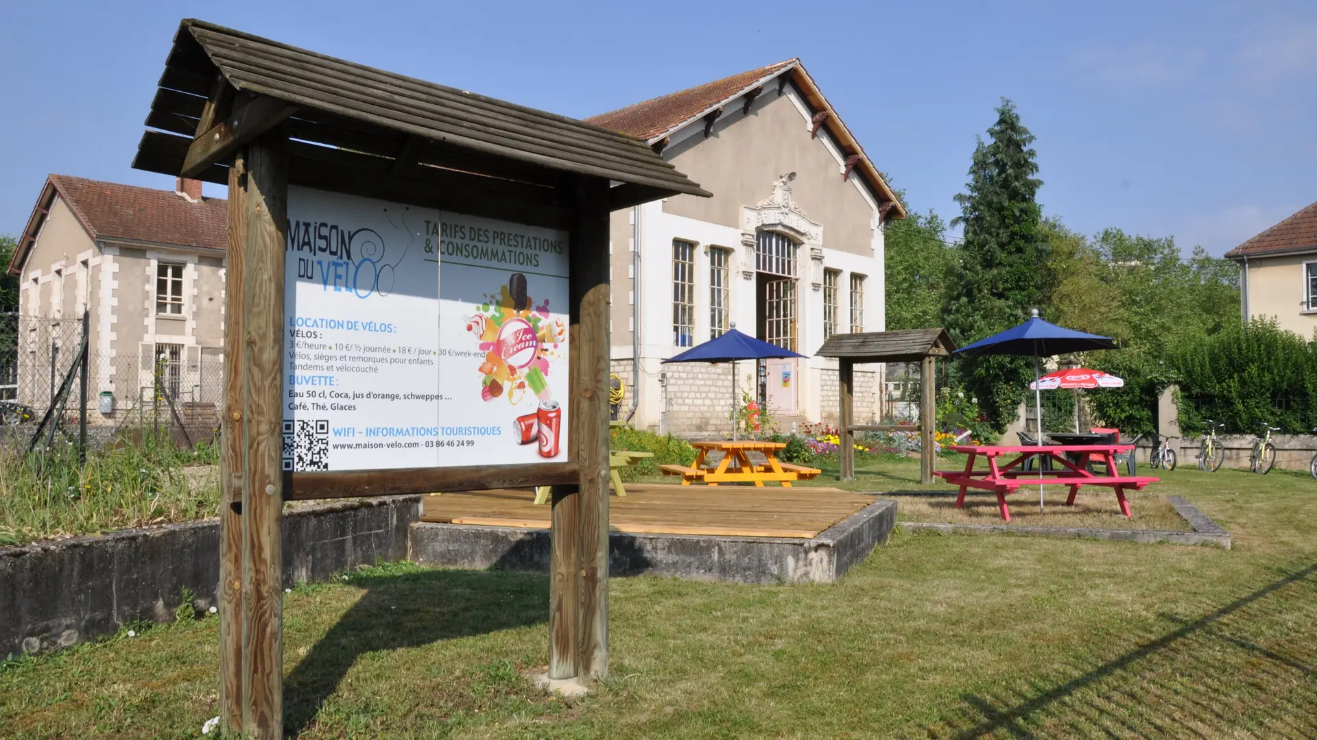 Le Batardeau, Cyclo, Bateau, Bistro