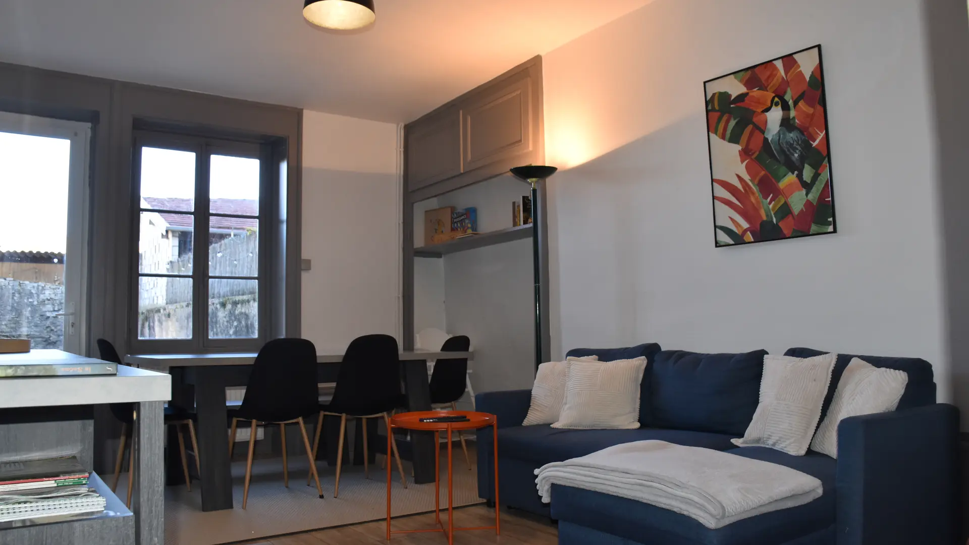 salon vue sur extérieur