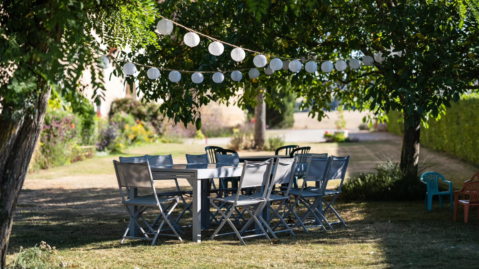 Espace repas jardin Ribourdin