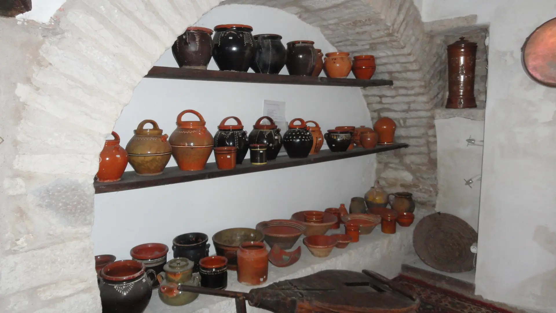 Collection de poterie à la paneterie