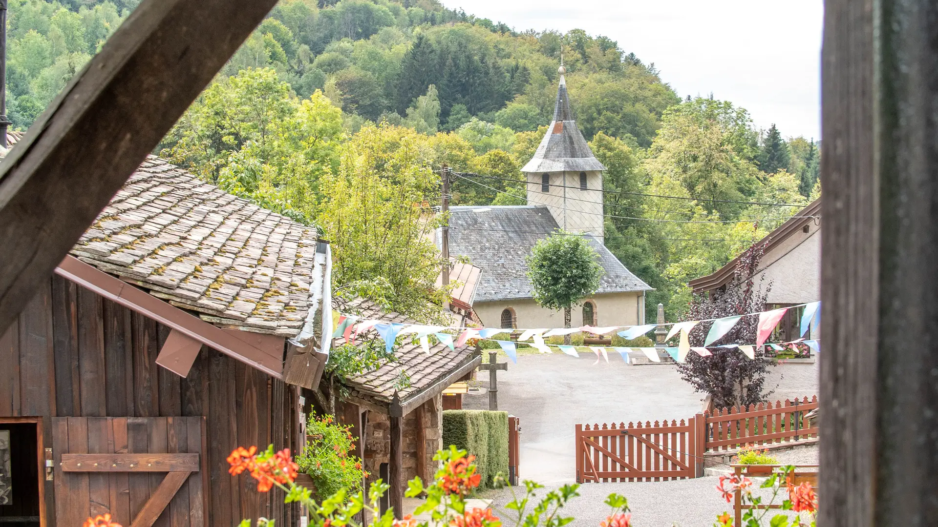 Musée de la Montagne - vue sur l'église