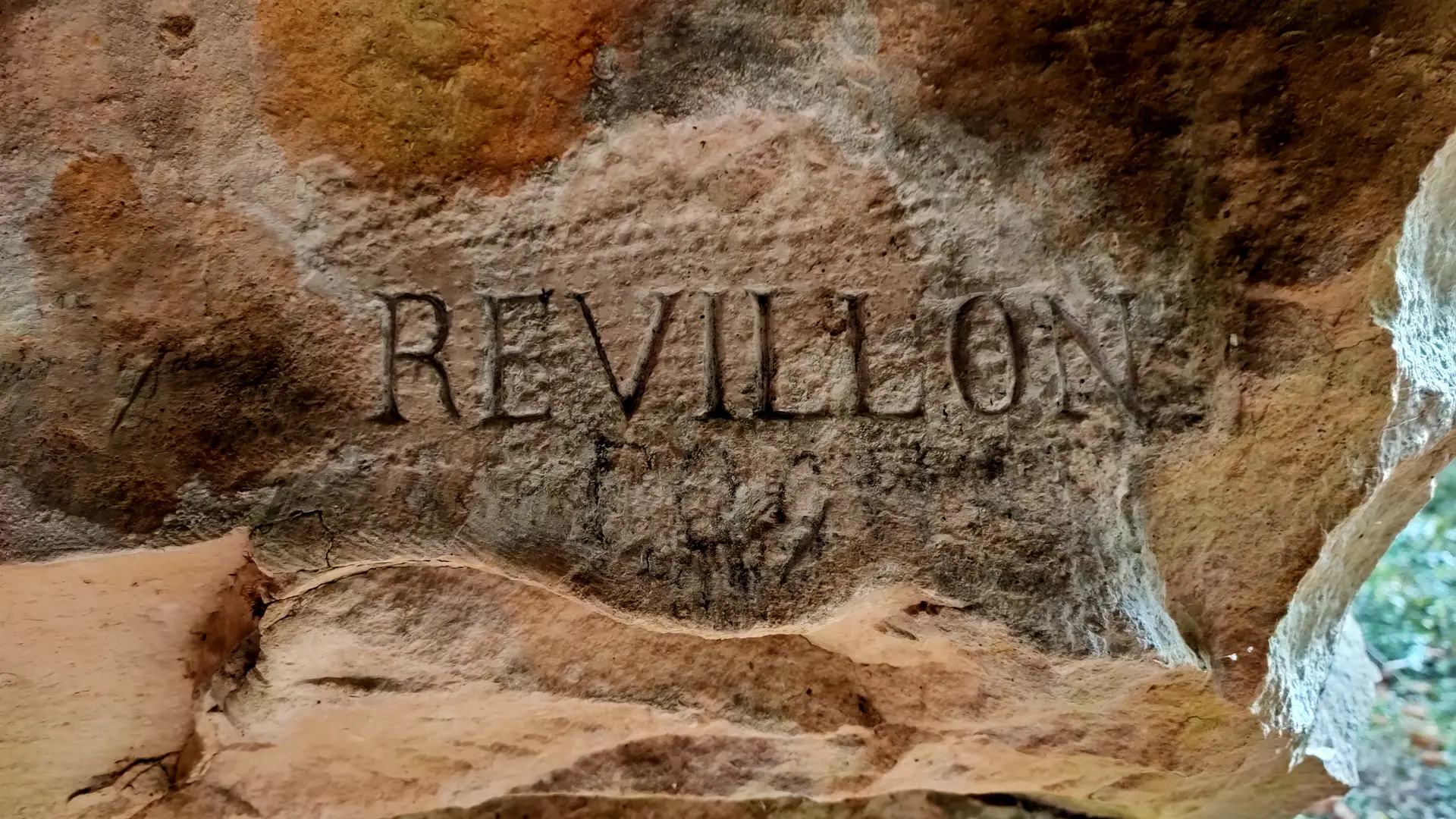 Fontaines - Carrières de Fontaines - Inscription lapidaire (2)