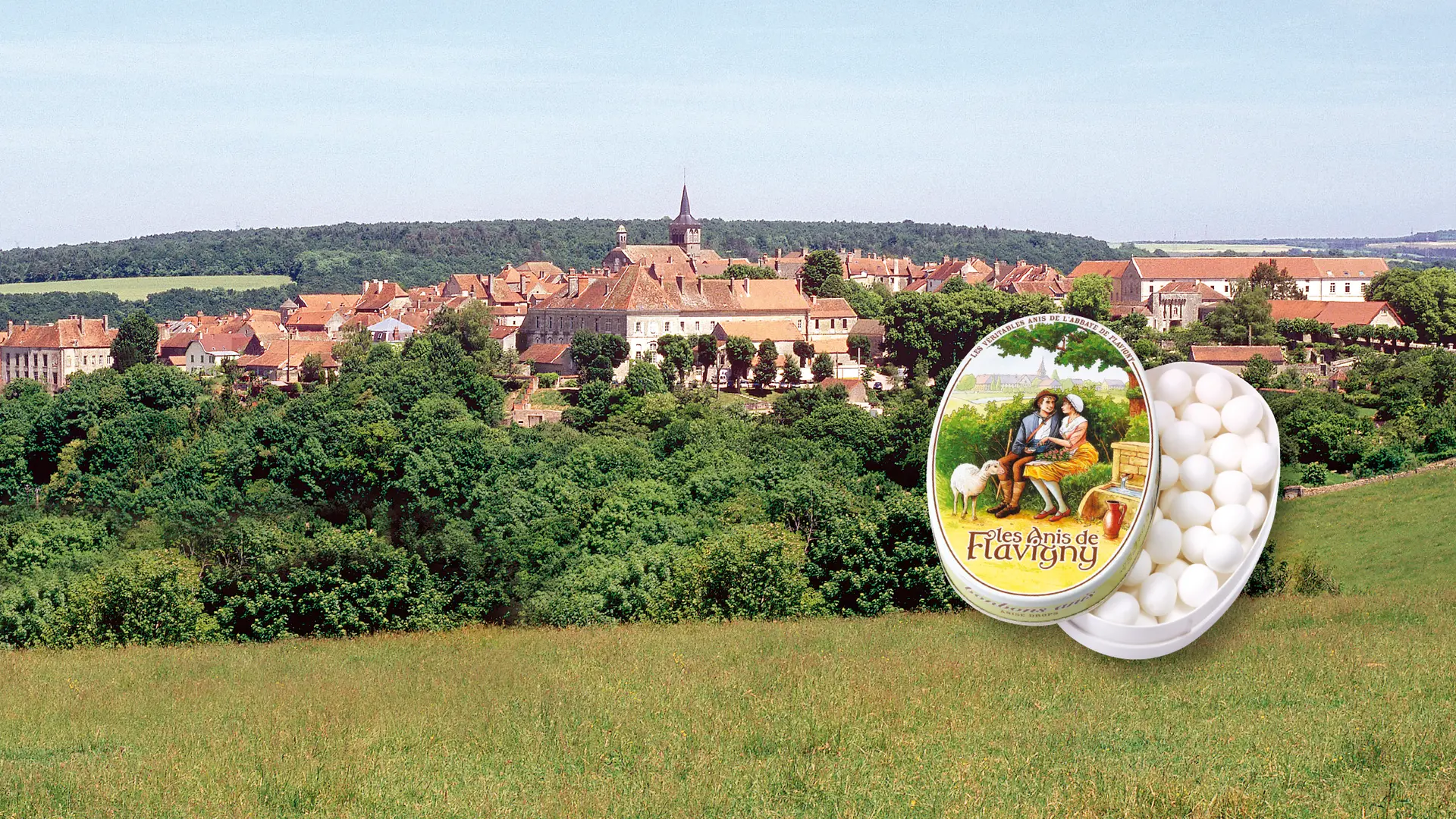 Flavigny sur Ozerain avec la boite ovale +á droite 60x40 HD -®AnisdeFlavigny