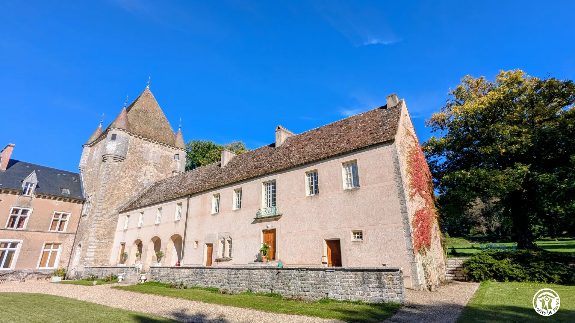 Gîtes du Marquis et de la Marquise- Château de Coraboeuf_2