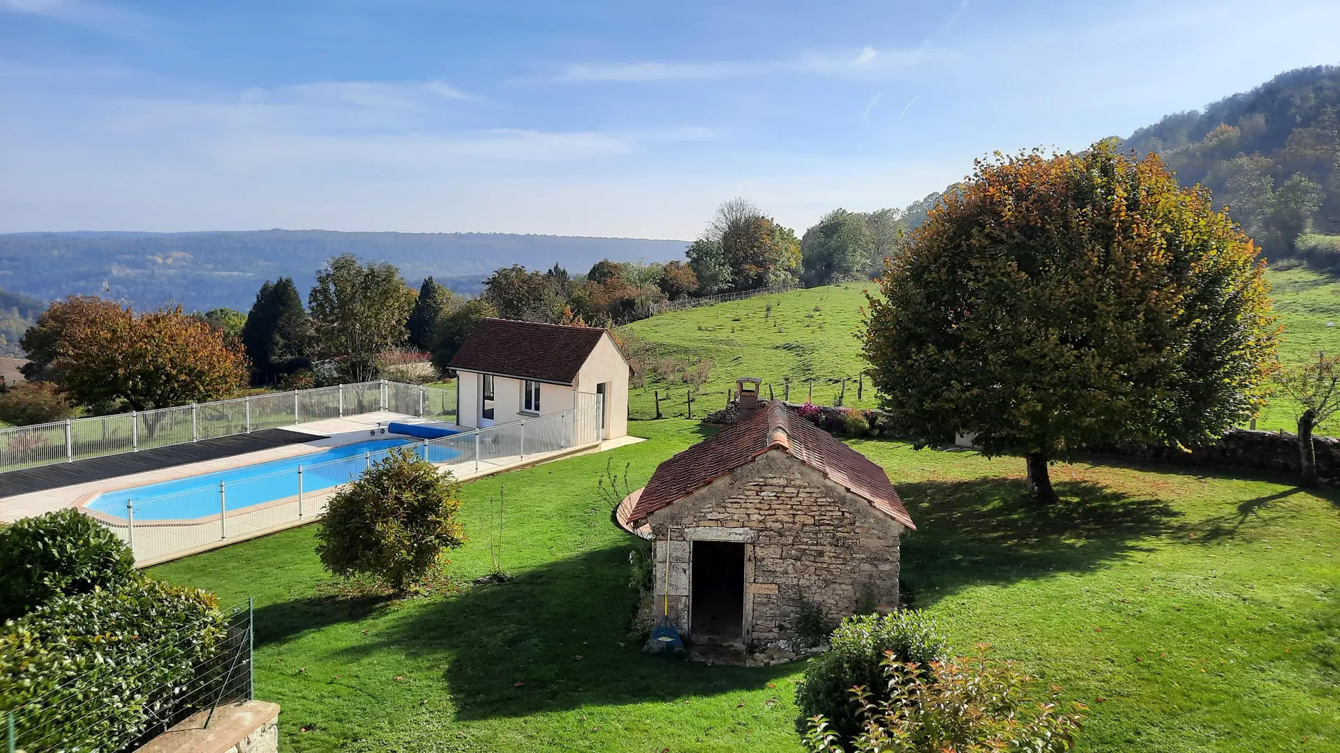 le jardin depuis la terrasse et la vue_1