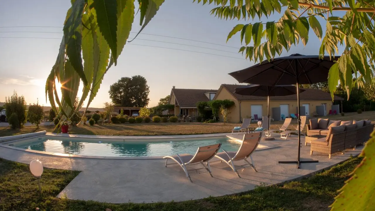 Piscine privée, chauffée de mai à ocotobre