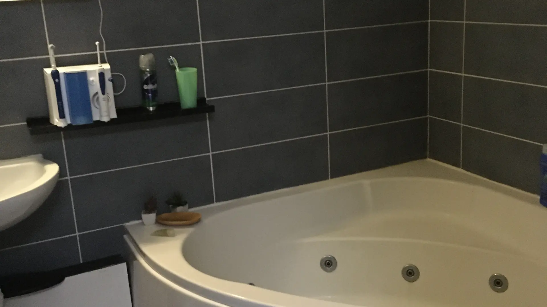 salle de bain à l'étage