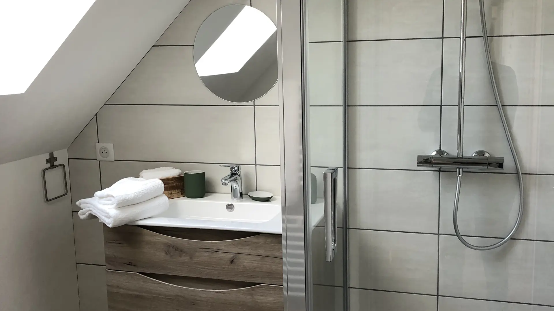 salle de douche pour la chambre 4 et 5