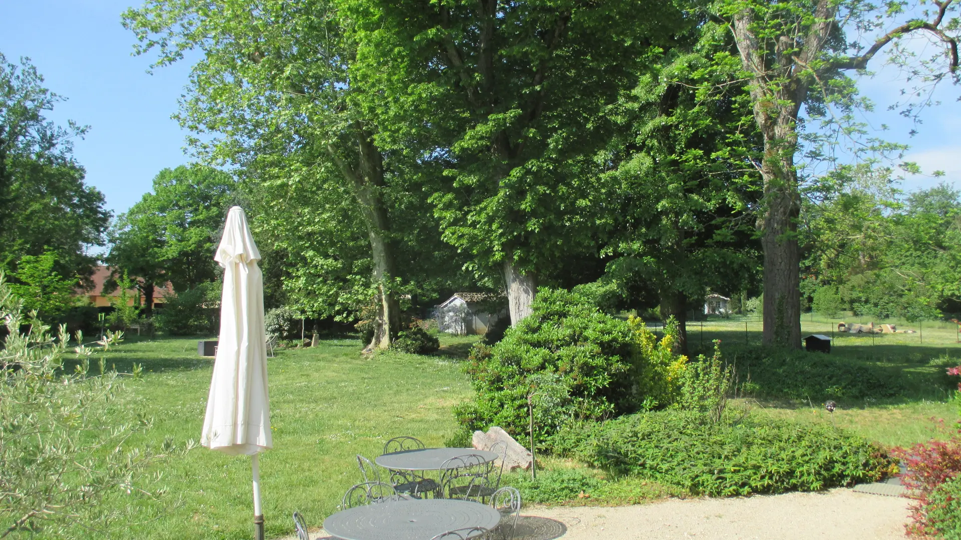 Les granges, terrasse ensoleillée
