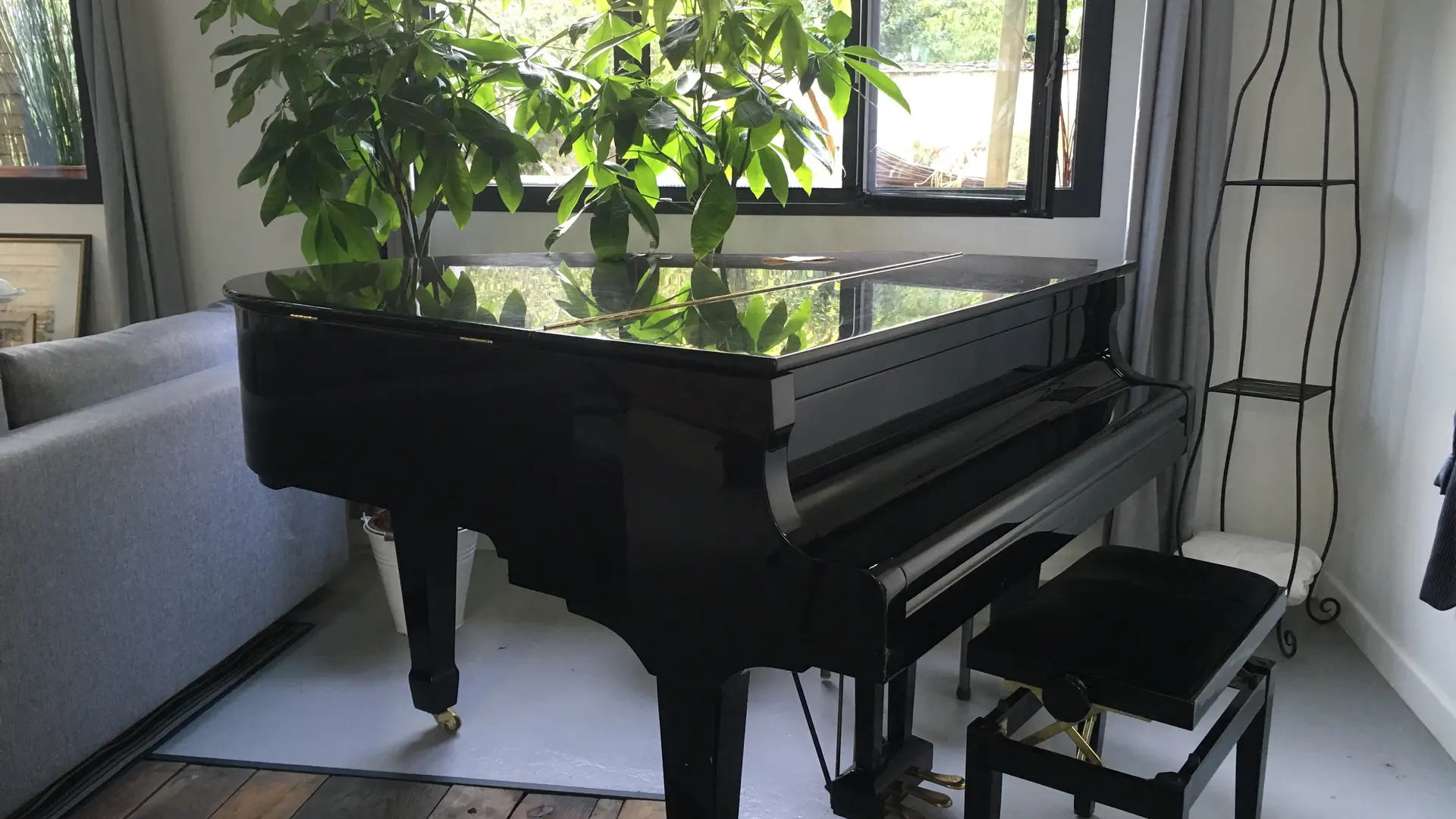 Piano quart de queue mis à disposition