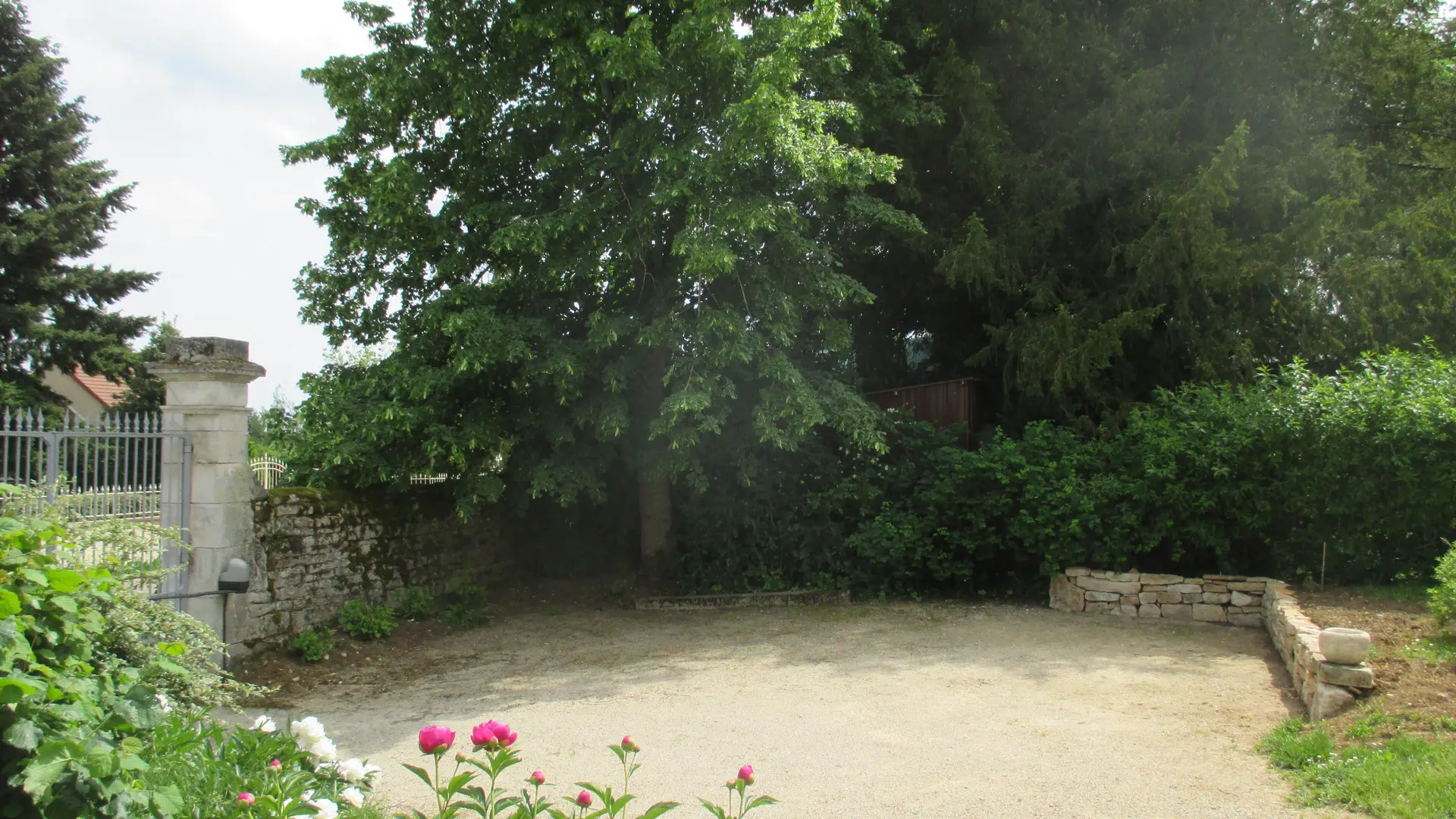 Les granges, parking fermé.
