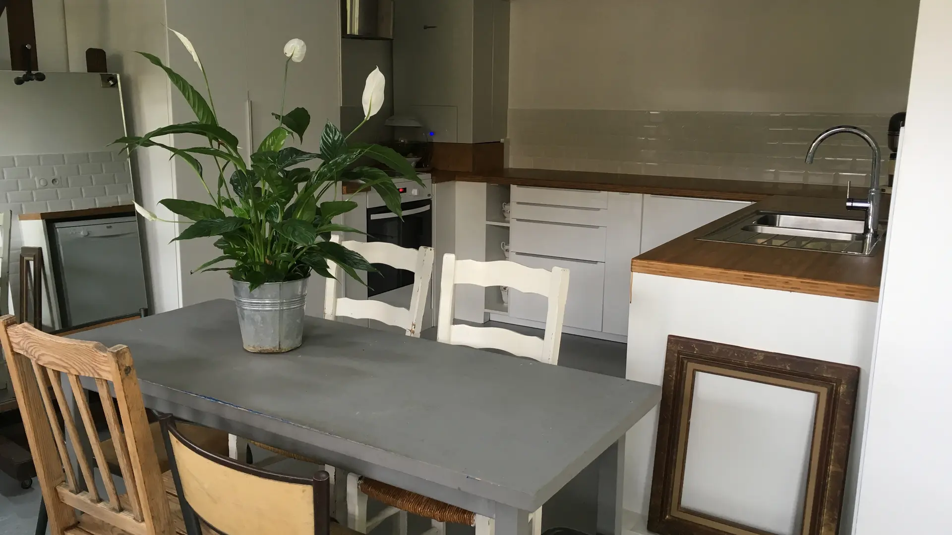 Cuisine ouverte sur pièce principale