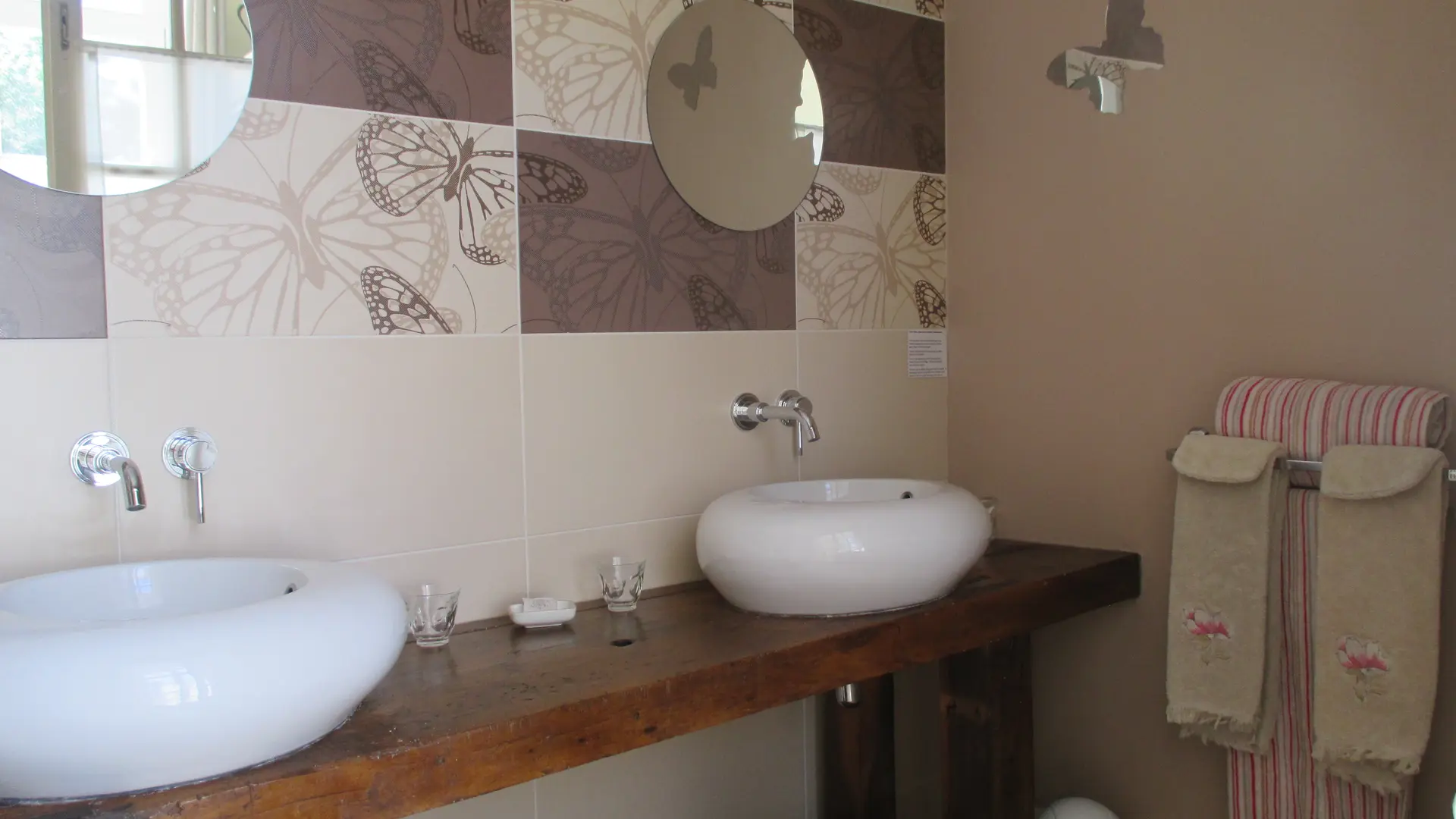 Les granges, salle d'eau chambre St Hilaire.