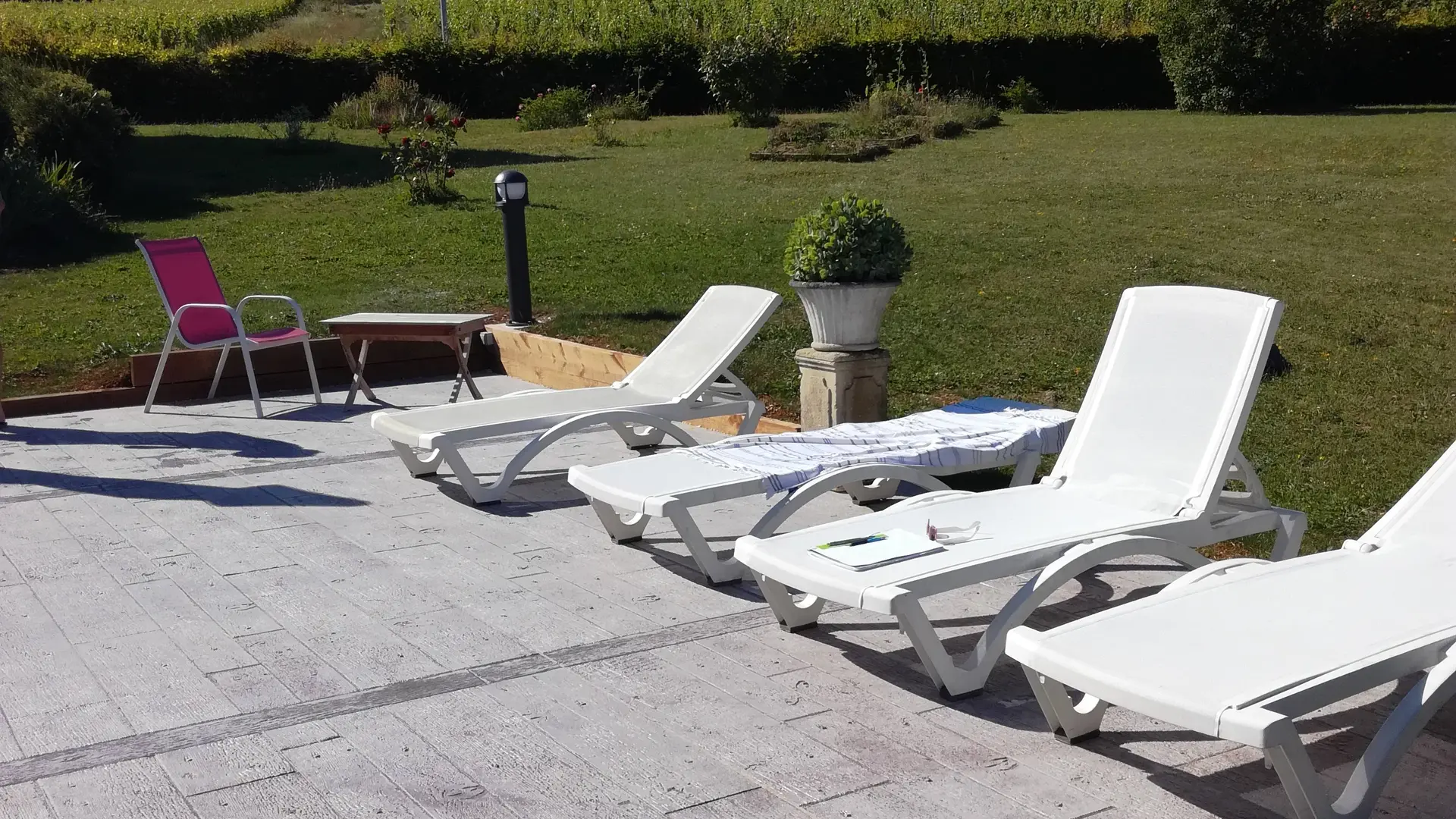 Terrasse de la piscine