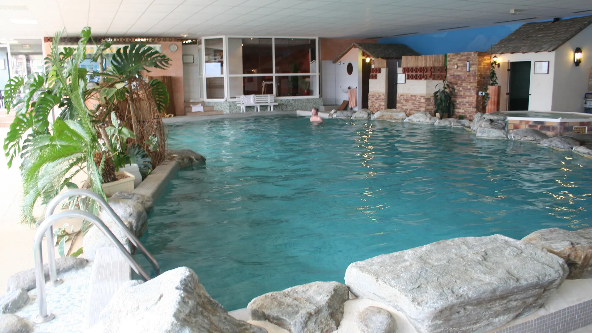 PISCINE COUVERTE