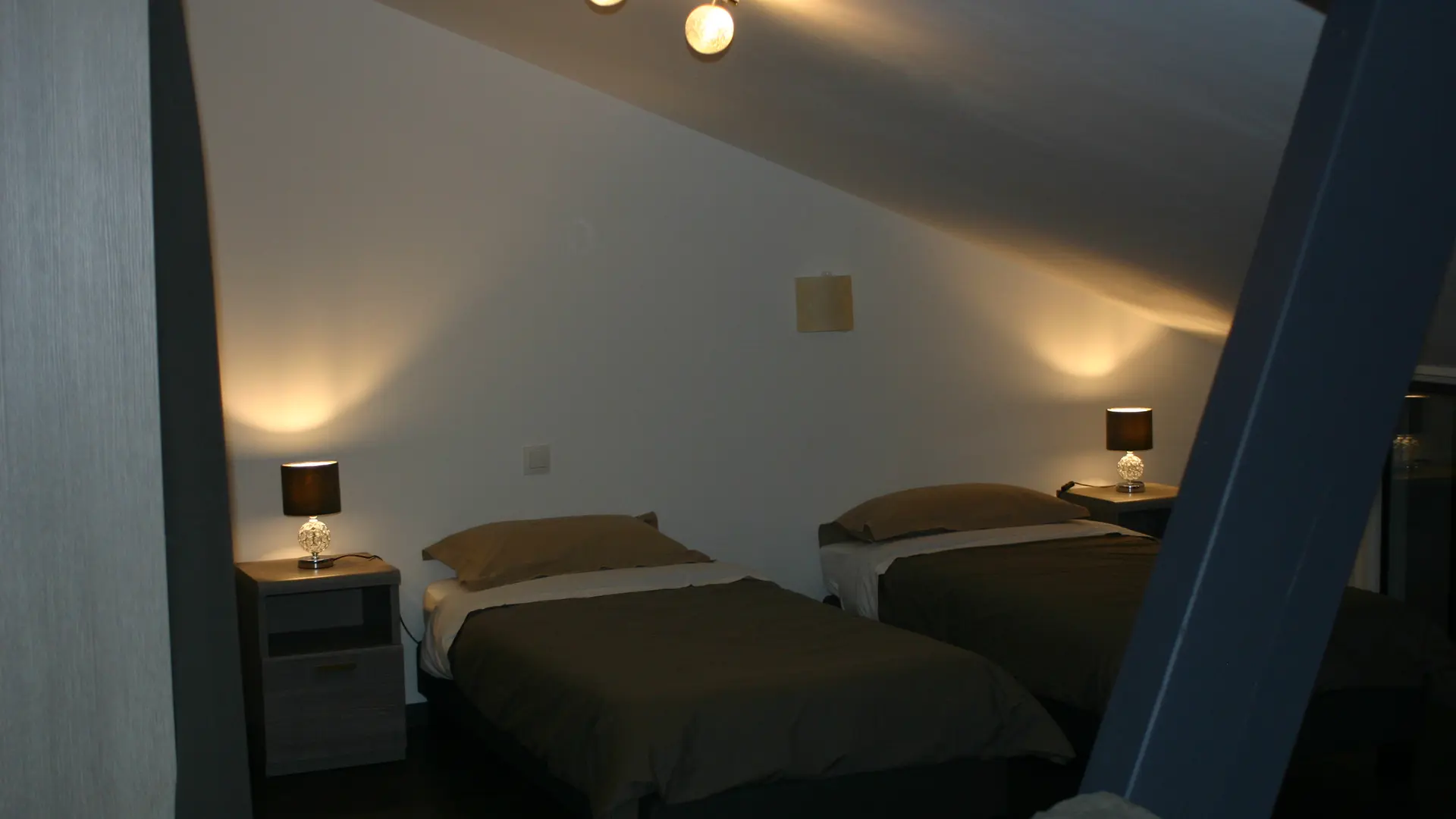 Chambre 2 à l'étage