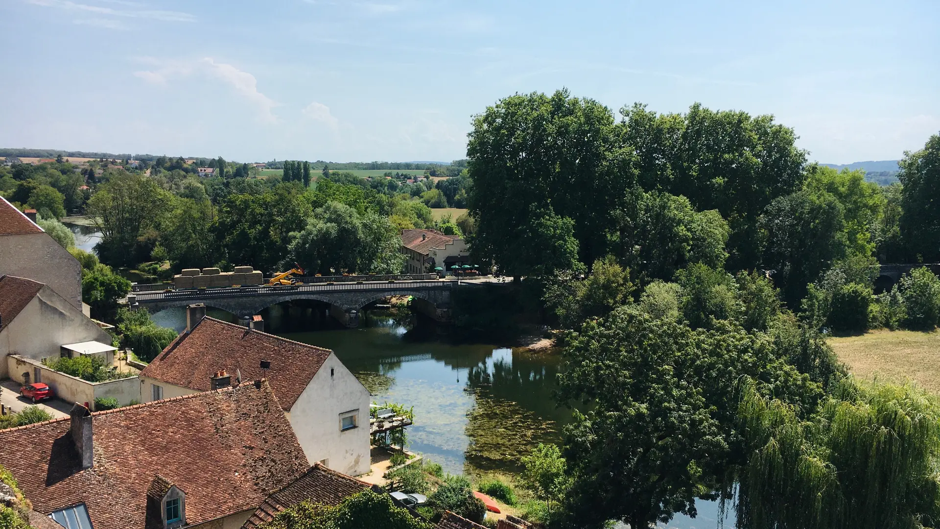 Vue depuis les remparts Pesmes