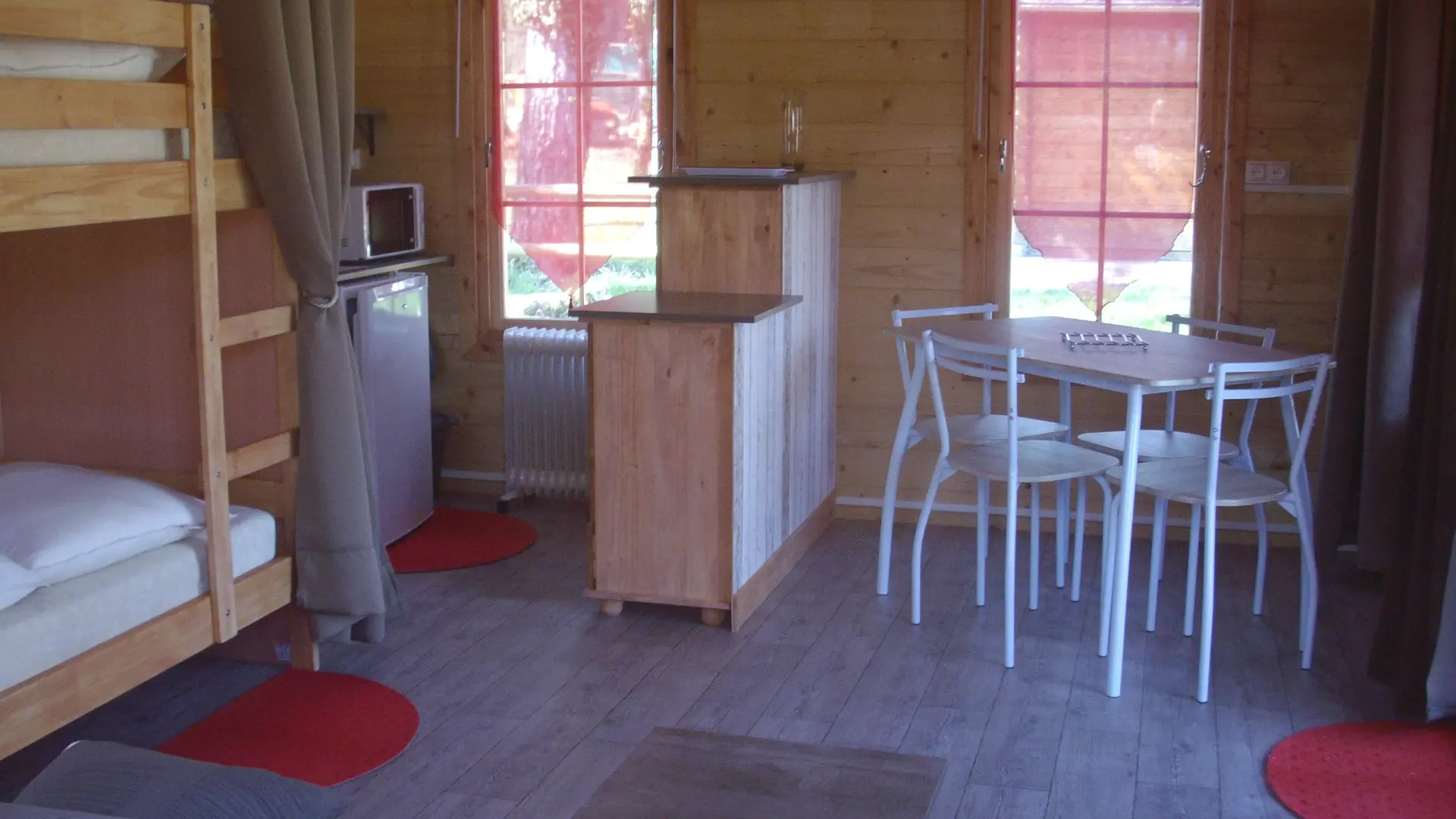 intérieur chalet camping Champlitte