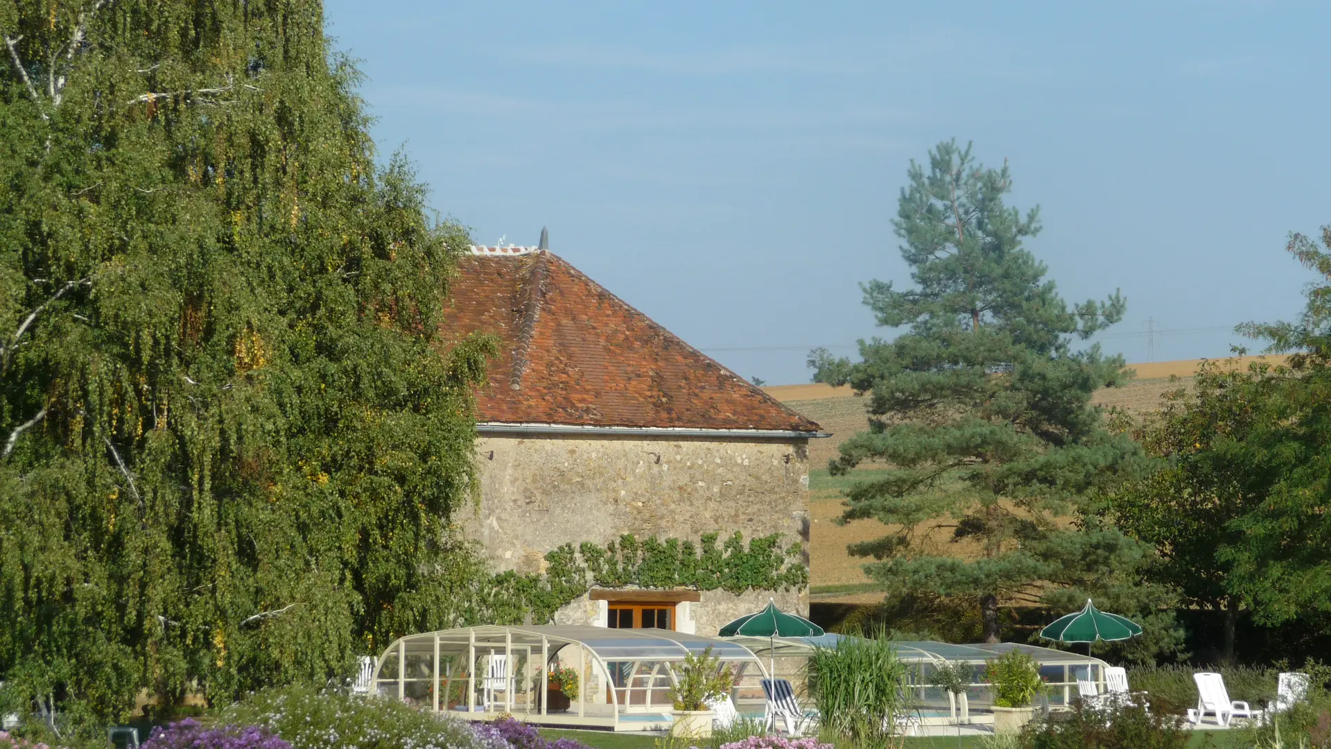 Jardin chambres hôtes Chateau de Ribourdin