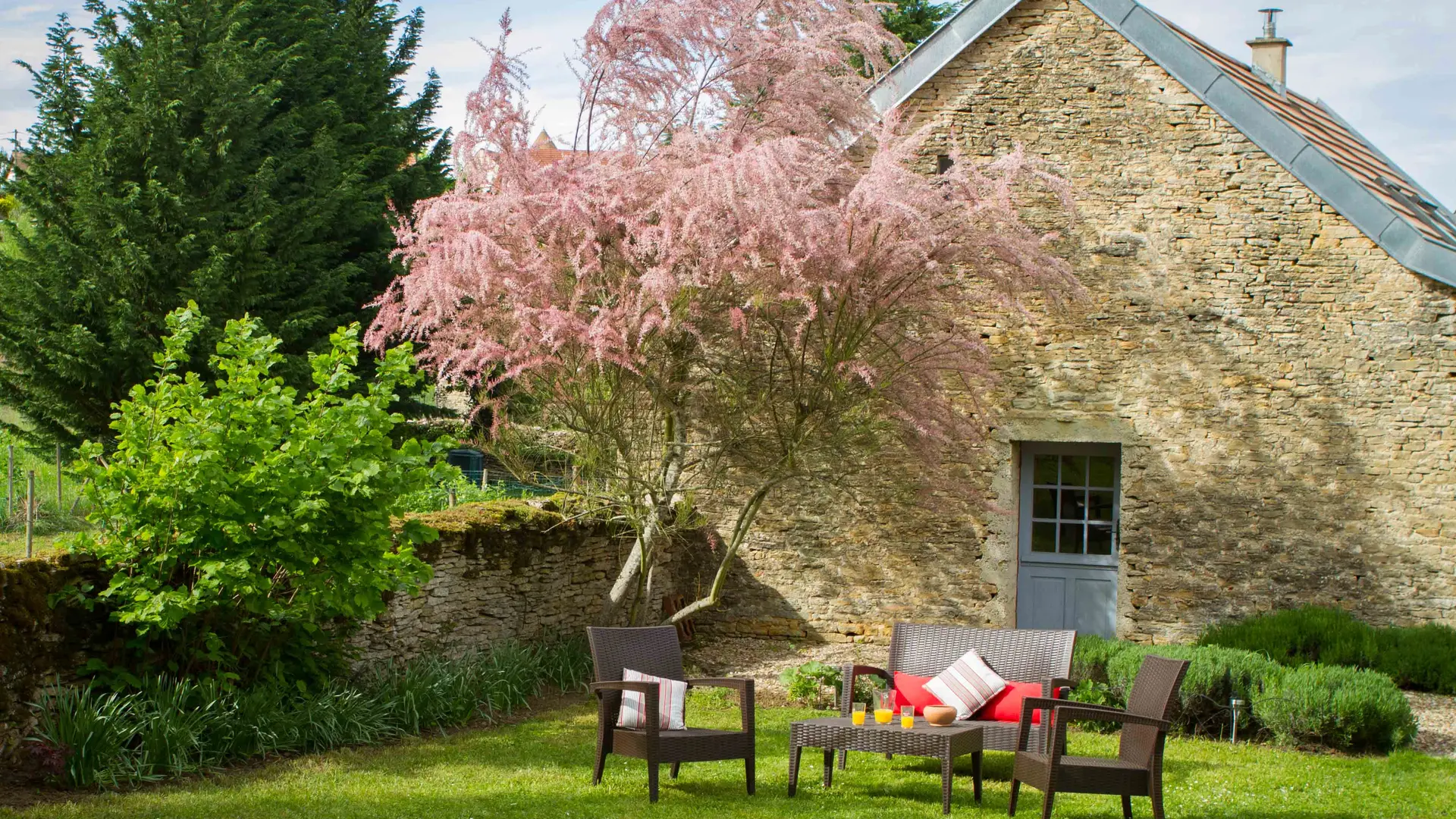 La Maison des Abeilles_jardin