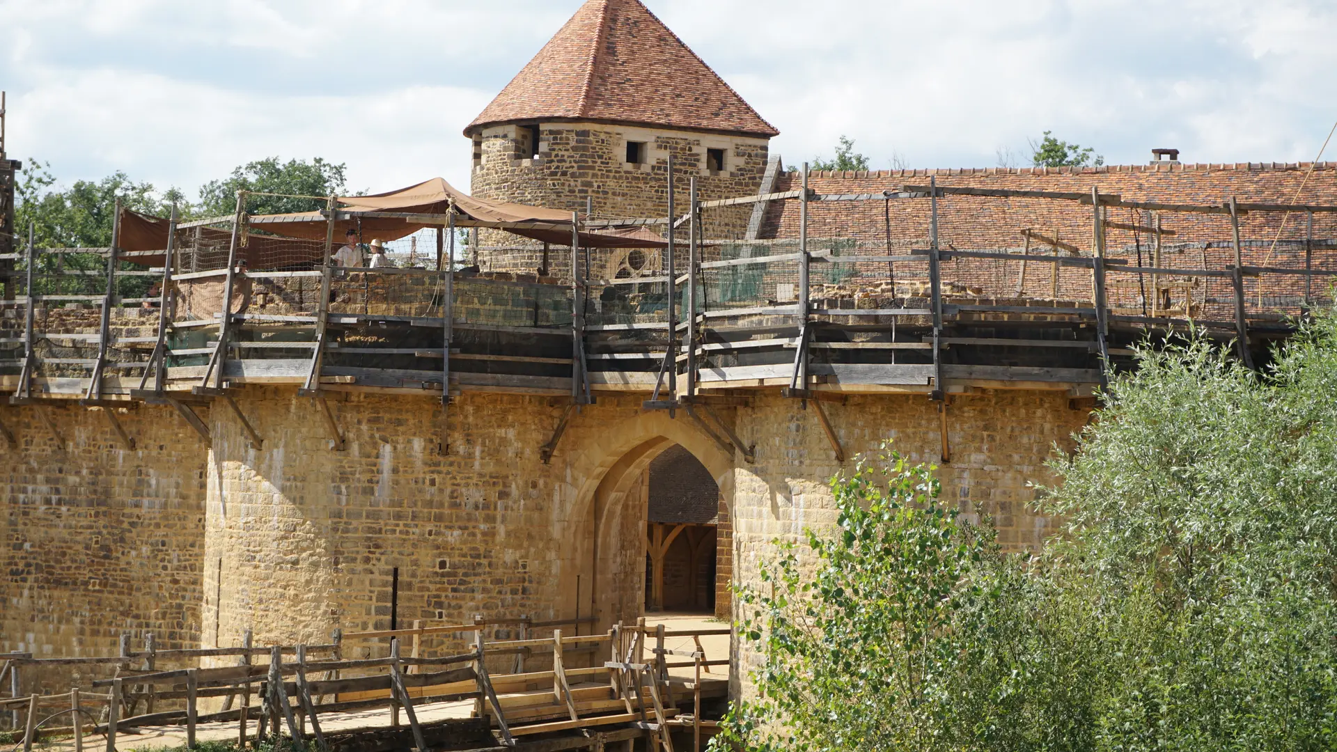 La porte principale du château