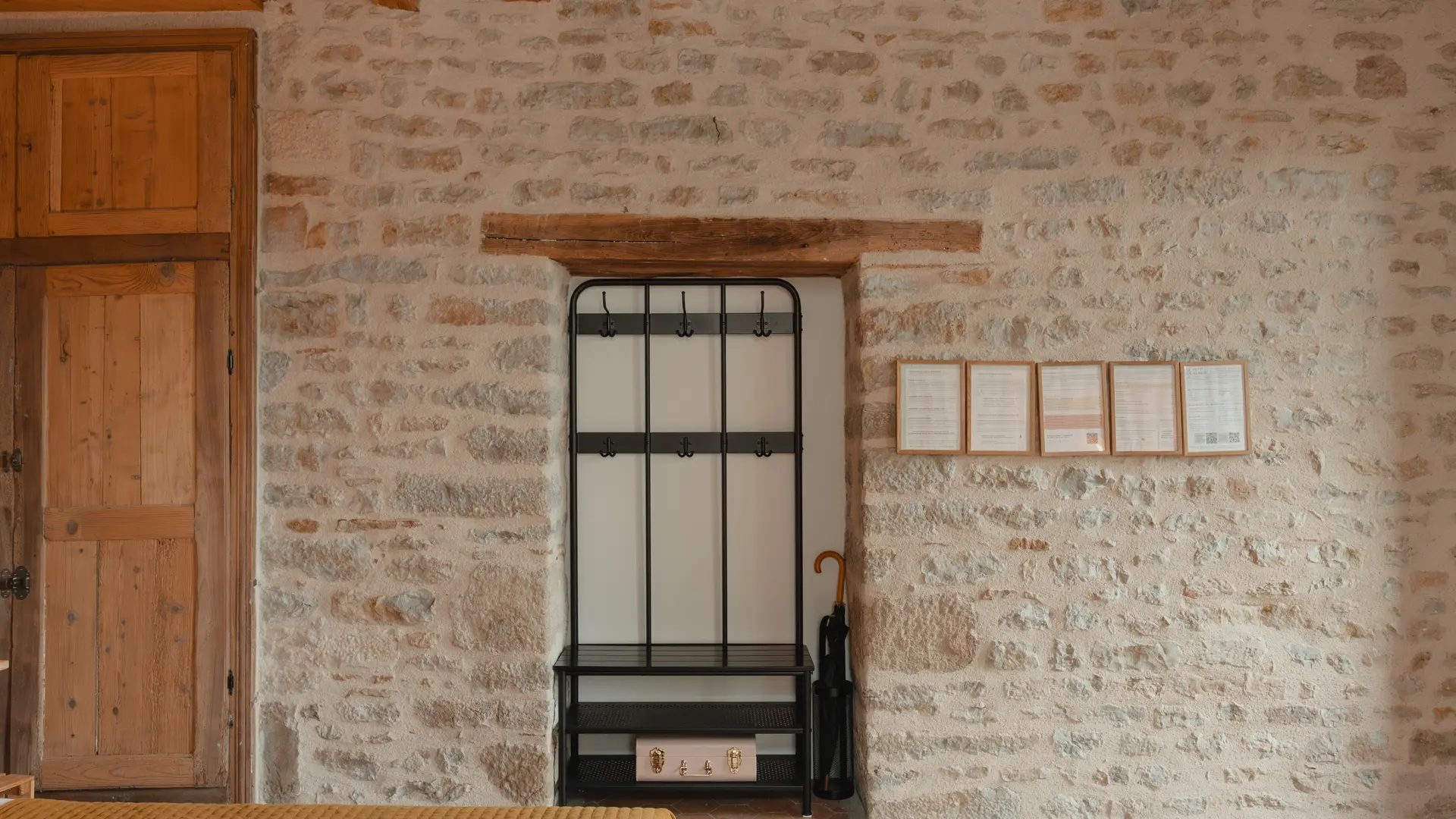 Le Chainey, entrée chambre (c)Jerôme Hénon