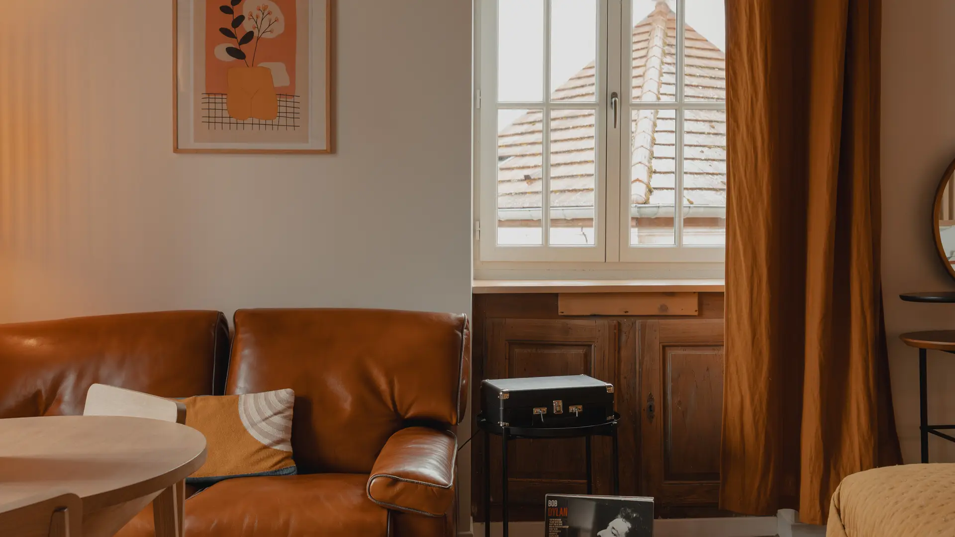 Le Chainey, plan serré salon vinyle (c)Jerôme Hénon