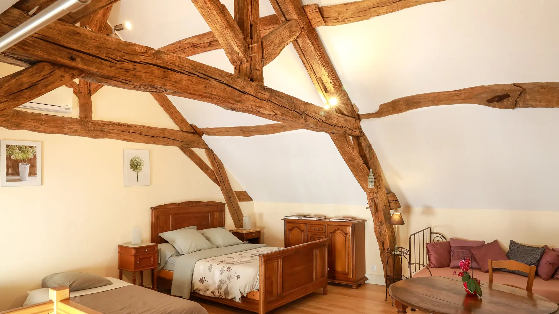 Les granges, chambre Saint Nicolas étage