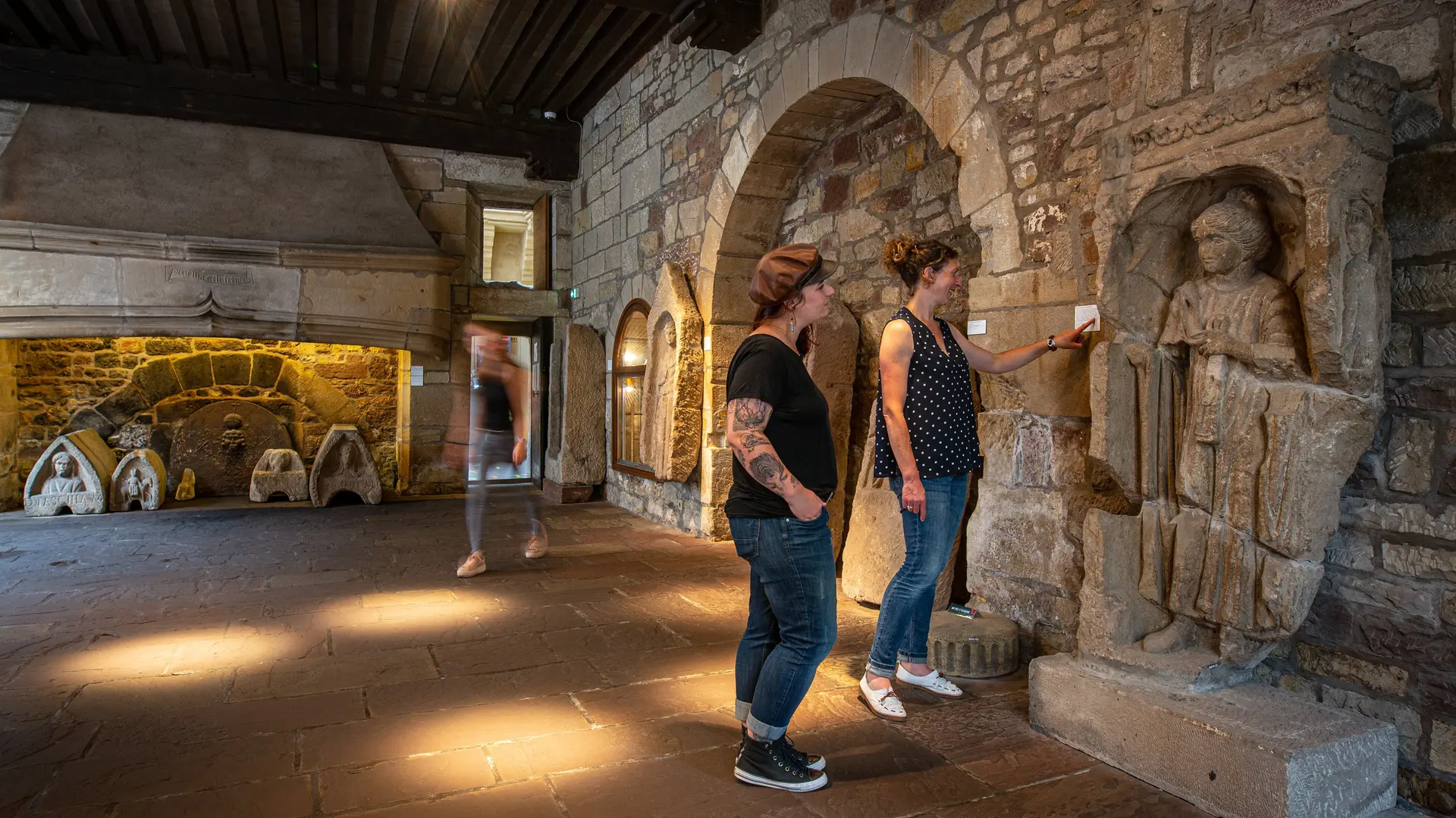 Luxeuil - les - Bains Vosges du Sud - Musée de la Tour des Echevins HD  (3)