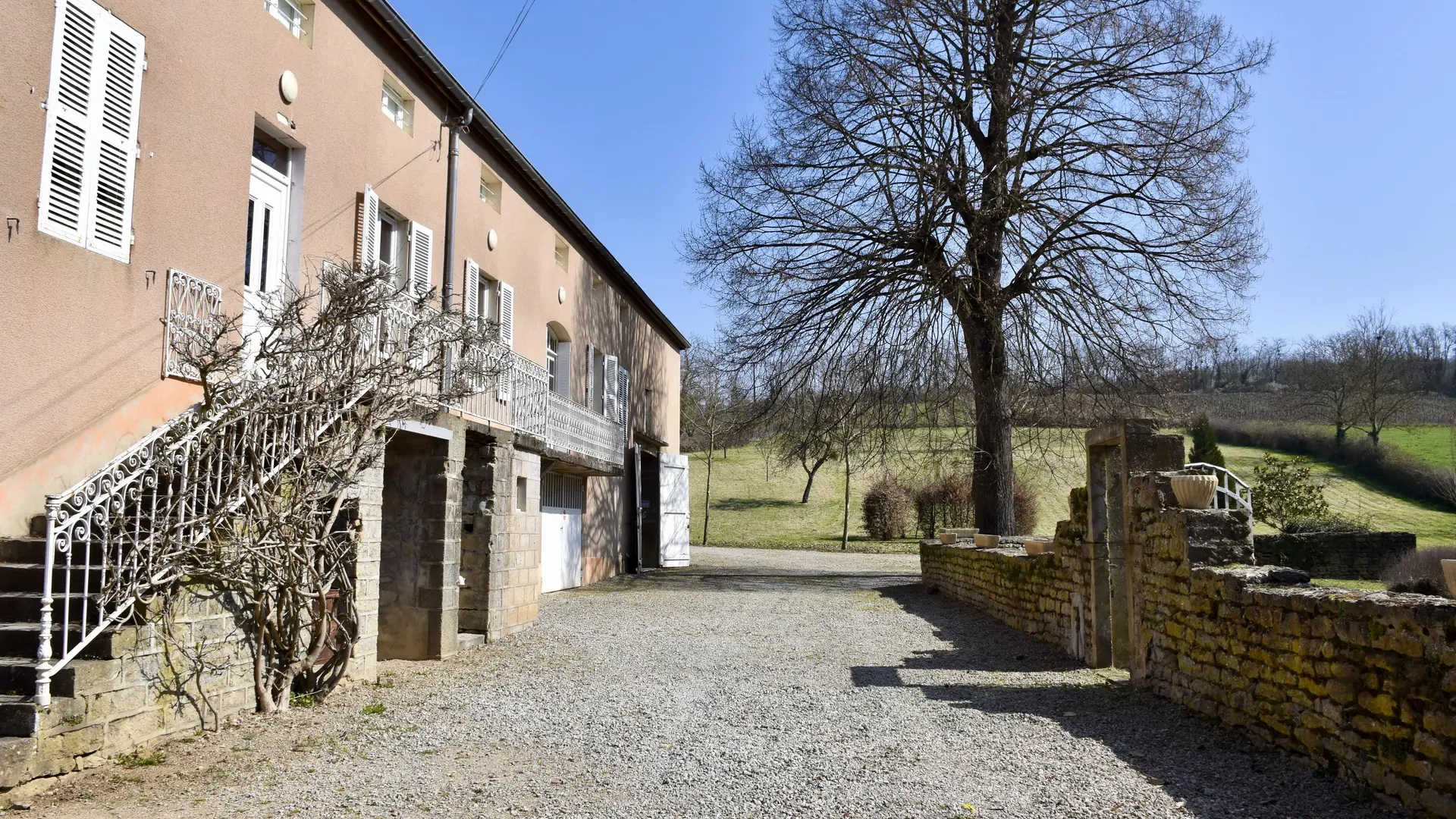 Maison et jardin-min