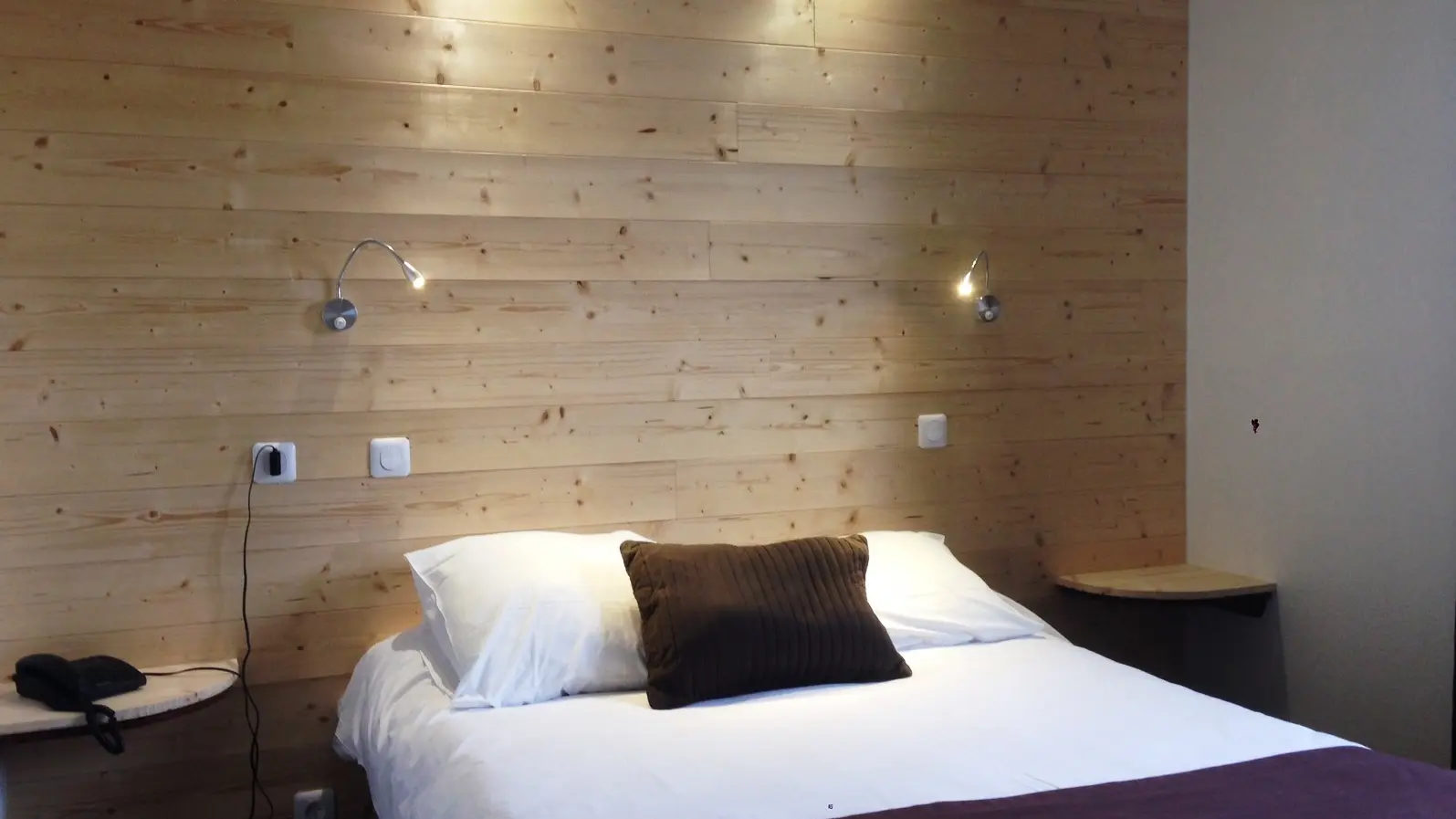 Nouvelle chambre standard février 2017 Logis les Charmilles 003