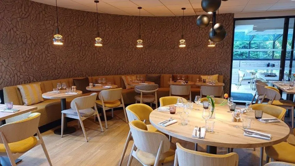 SALLE DE RESTAURANT